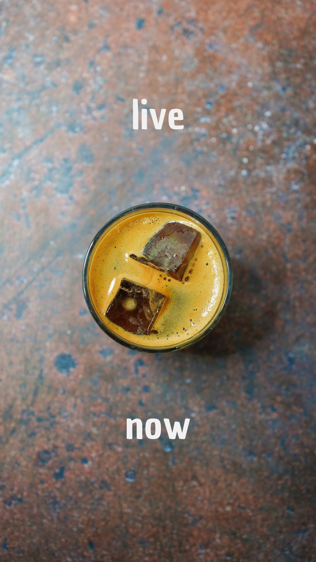 FRÜHSTÜCK // NEO
Always live in the present! ☕️
Für die heißen Tage haben wir die perfekte Kombination aus Heilandt-Kaffee und Frische: unseren Espresso Lemon Soda. 🍋
Ein doppelter Espresso trifft auf spritzige italienische Zitronenlimonade – erfrischend, belebend und genau richtig für den Sommer. ☀️
Die Inspiration für diesen Drink kommt übrigens direkt von @heilandt selbst. 🔥☕
Perfekt für alle, die Kaffee lieben, aber an warmen Tagen etwas Leichtes und Zitrisches suchen. 🍋
@baumscheff @missbaumchefin @chefscheffler @rausgegangenkoeln @mitvergnuegenkoeln
#coffee #espresso #summerdrinks #coffeelovers #cafetime