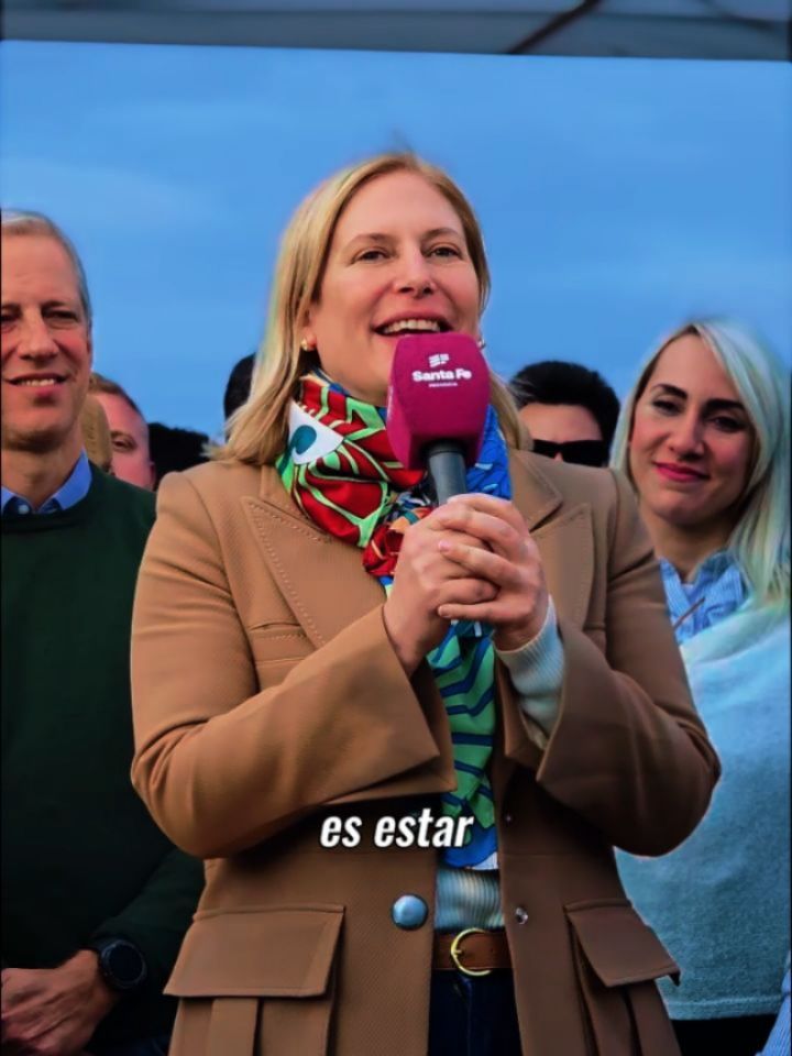 Para mí, Agroactiva es estar en casa. Es ver al productor que siembra, cosecha y vuelve a invertir lo que ganó. Es estar con el industrial que pone el cuerpo todos los días. Es encontrarse con la gente que le da vida a los pueblos de Santa Fe. Es tecnología, innovación y ciencia aplicada desde el interior.
Es es la rueda que mueve a la Argentina, que con @maxipullaro y todo el @gobsantafe empujamos a diario. Y el ejemplo que el país tiene que mirar.
