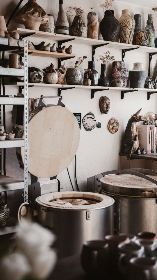 One of my favorite days in the studio ✨
Opening the kiln never gets old.
After weeks of shaping, drying, glazing, and waiting, it's finally time to see what emerged from the fire.
Today the shelves are filling up with new handmade ceramics, each piece carrying its own little story.
Which one would you take home first? 🤍
handmade ceramics • pottery studio • ceramic artist • kiln opening • pottery workshop • handmade pottery • ceramic mugs • artisan ceramics • handmade in Germany • Kuzu Arte Studio