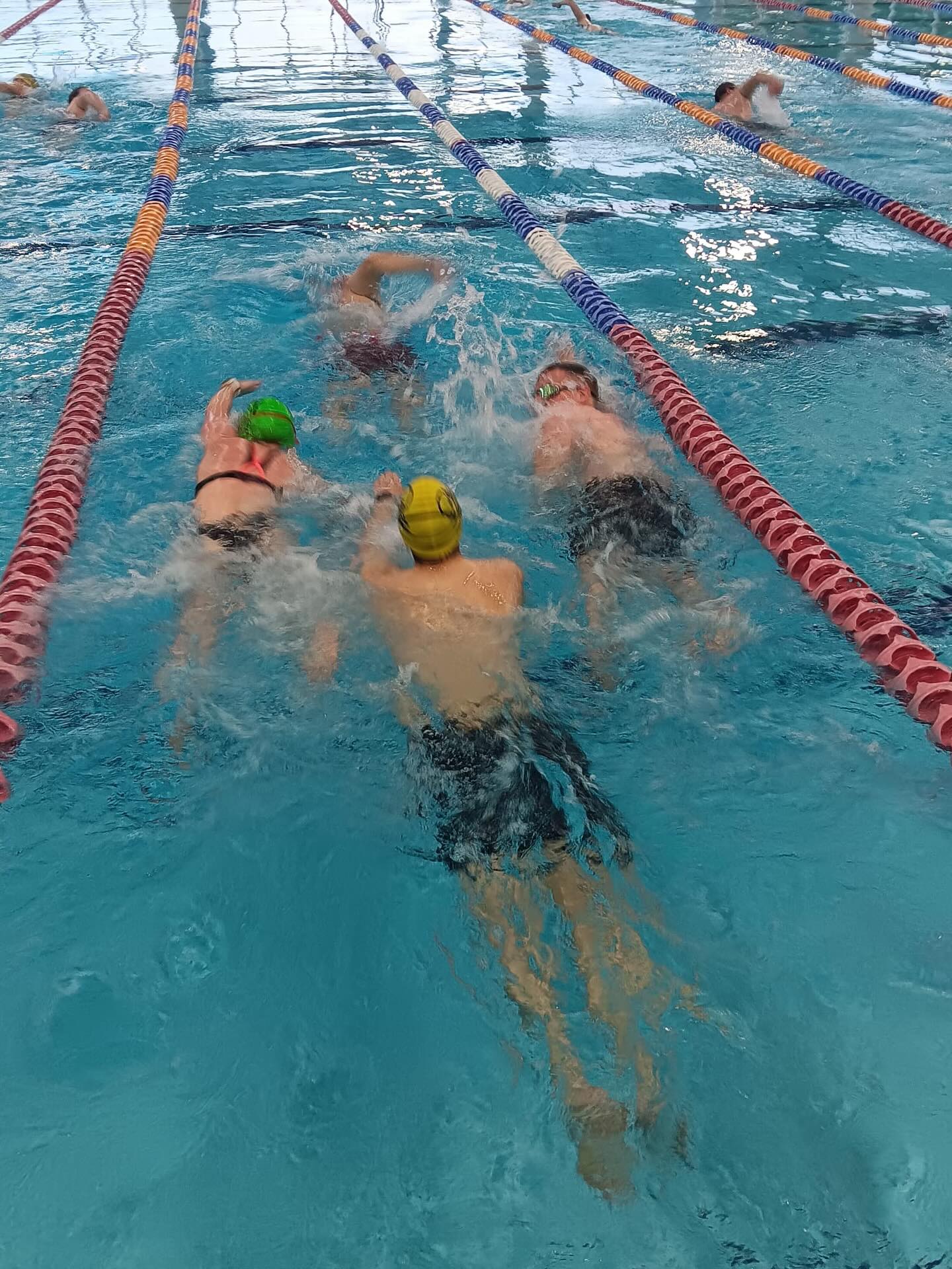 Thursdays are one of our 3 weekly swim sessions ๐๐ป ๐
Thanks to coach @ncummins73 for leading a fab swim session consisting of longer aerobic intervals and some open water drills ready for the upcoming races ๐ช๐ผ. We used pyramid formations to try to simulate disruptive race day conditions ๐ฌ
Iโm sure itโll be coming in handy at the @triathloncymru super series in Porthcawl next weekend ๐๏ธ๐ฅ
๐๐๐ค
#cardifftriathletes #swimcoaching #triathlontraining