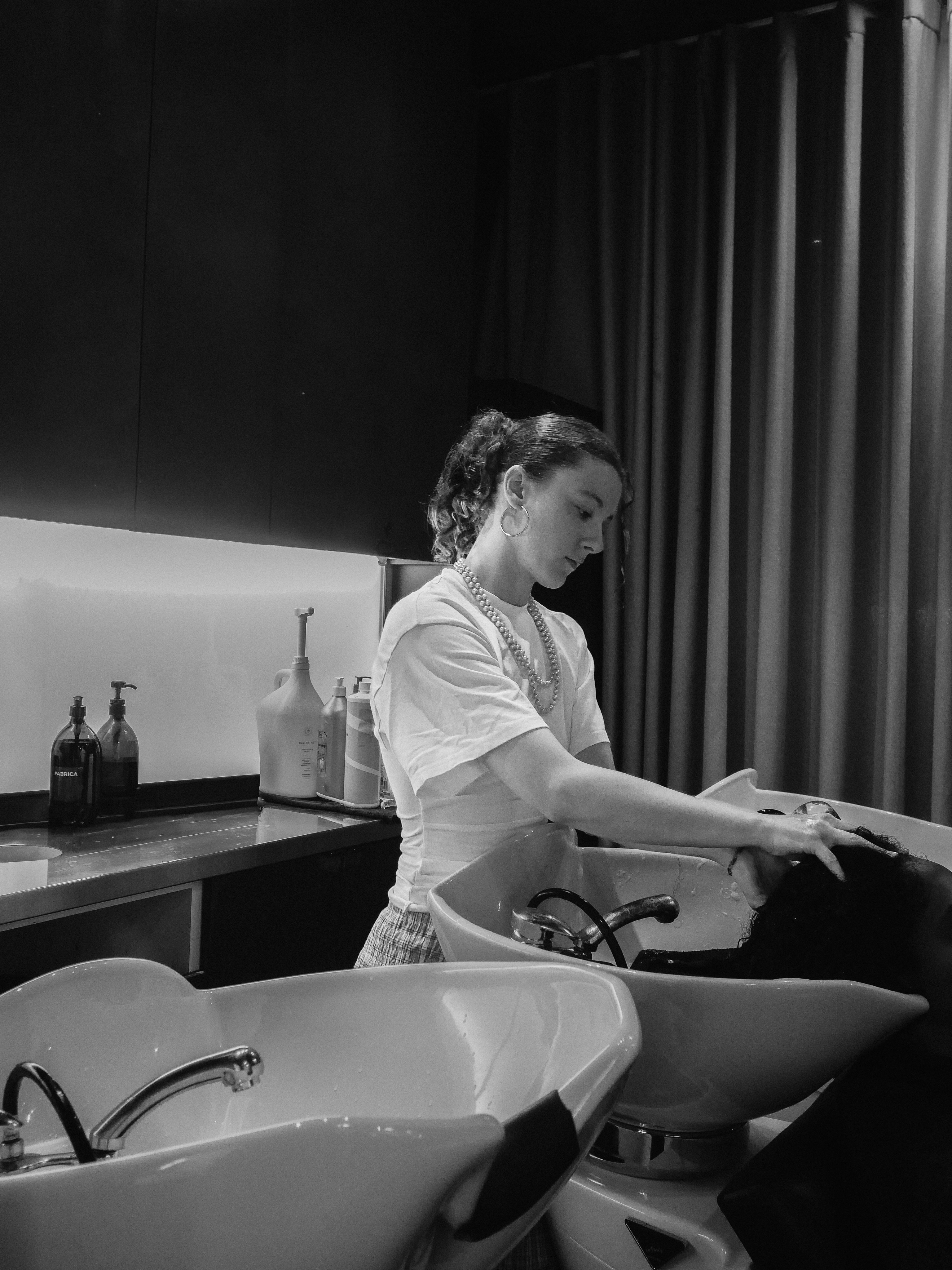 Un moment de douceur avec @studionorparis 😍
#lafabrica #coiffeuse #hairdresser #coiffeurparis