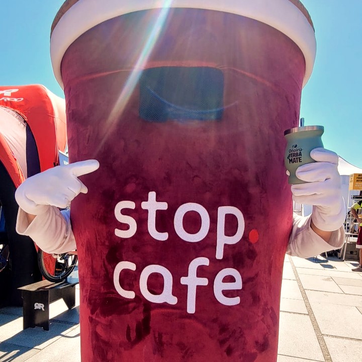 If coffee had a choice, it would drink mate.
And honestly… can you blame it?
Even your takeaway cup knows better.
Smooth lift. Zero chaos.
Just natural energy and pure focus.
#OnoiruEU #BetterThanCoffee #YerbaMate #FocusFuel #FairTrade