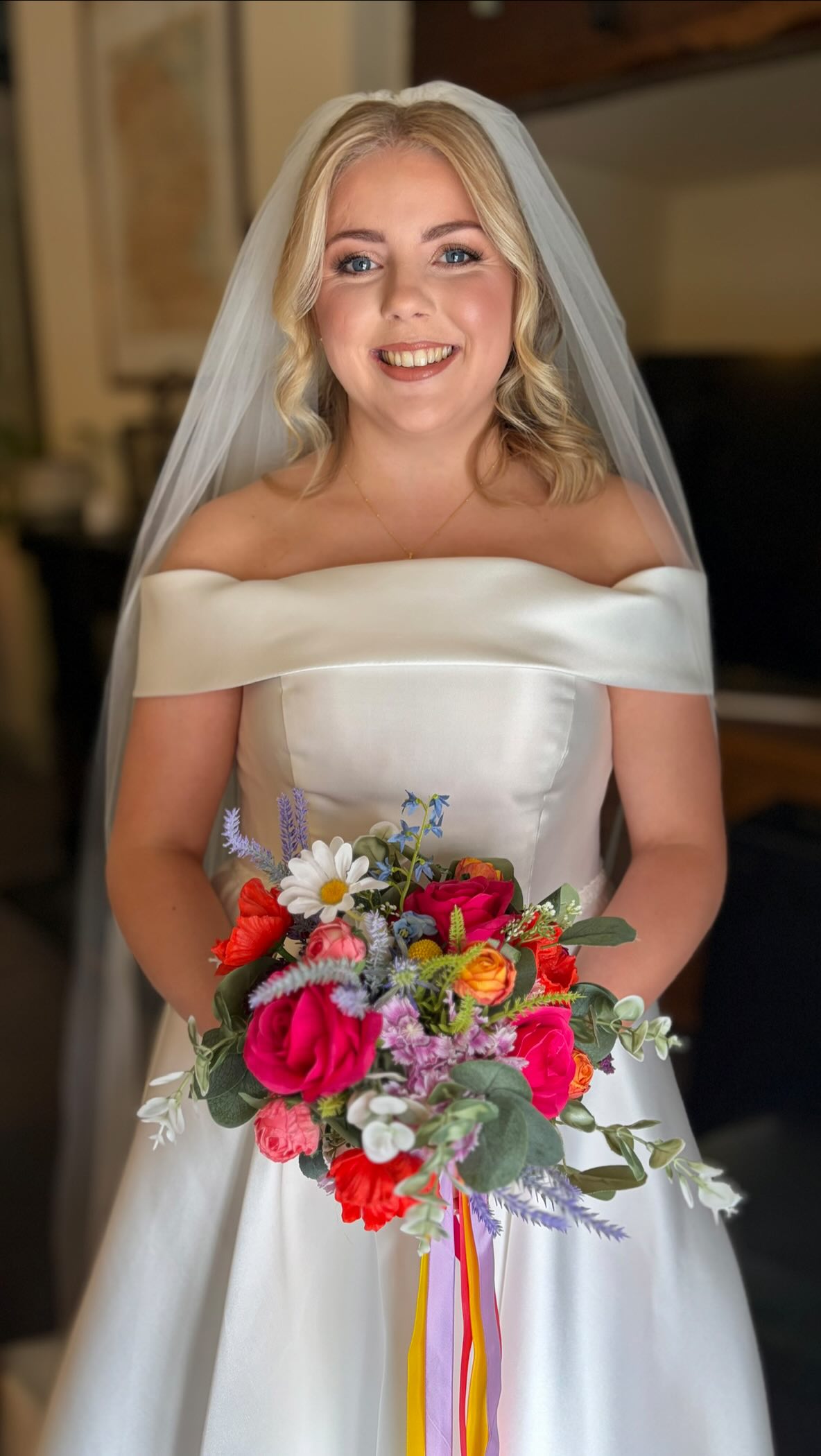 Our gorgeous bride Amelia ✨
@luxebeauty_pboro & I travelled to Lincoln city centre a few weeks ago to get her ready for her wedding morning 🤍
Fresh glowing makeup, a soft half up style, her beautifully handmade colourful bouquet and stunning dress, paired with all the chats and giggles in between made it the most perfect start to the day.
we loved being part of your morning Amelia! ✨🤍
These are always the ones that stay with us 🫶🏼
Hair @charlotteheather_bridalhair
Makeup @luxebeauty_pboro
Dress @bridevibeuk
Venue @the_pyewipe
#weddinghairandmakeup #lincolnbride #lincolnshirewedding #2027bride #stamfordwedding