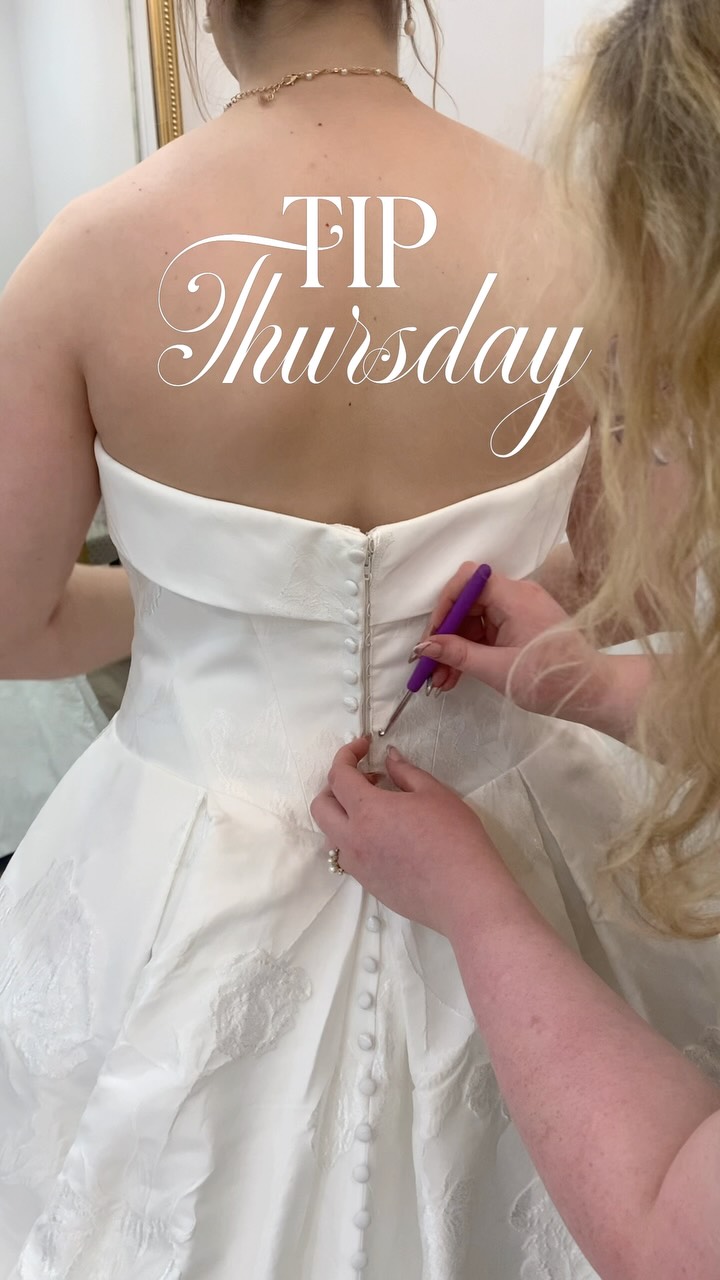 Bridal tip of the day 🤍
Those tiny dress buttons can test your patience, but a crochet hook can be a total lifesaver! Use it to gently pull the loop around each button and make the process a little easier.
And trust us… you probably won’t get it on the first try, so give yourself plenty of time and a little grace. 😉