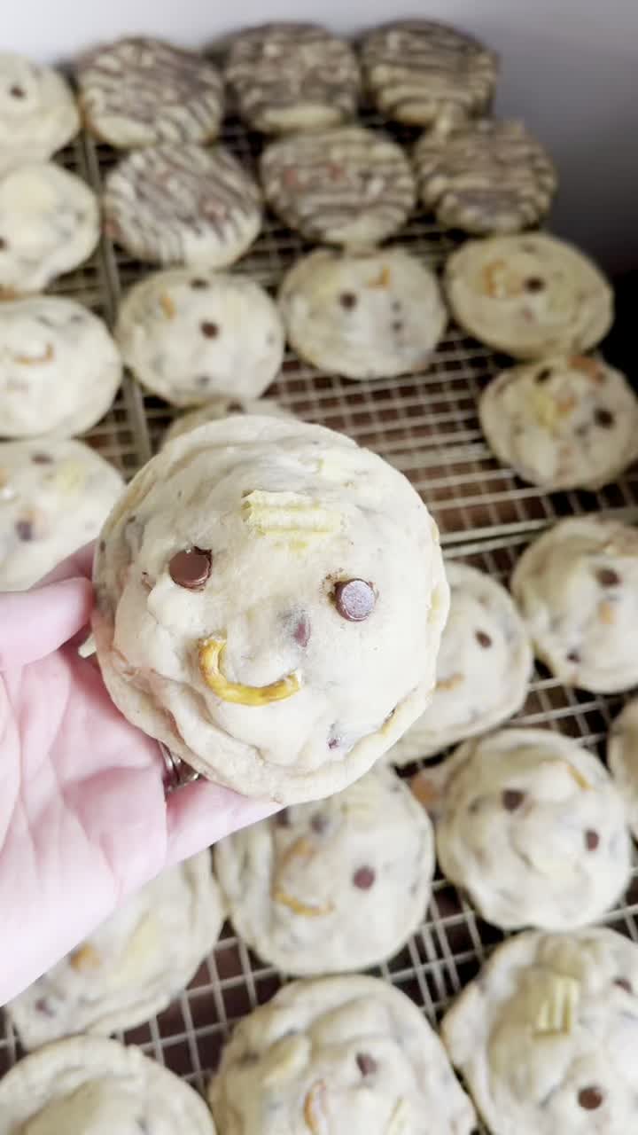 Did you ever notice the smiley 😃 face on our Trash Can cookies? Just another way Cookie Haven puts a smile on your face. Get yours today 🍪 #bakery #cookies #smallbusinessbigdreams #stuffedcookies #baking #sudburybusiness #treatyourself #cookielover #freshlybaked #sweettooth #homebaker