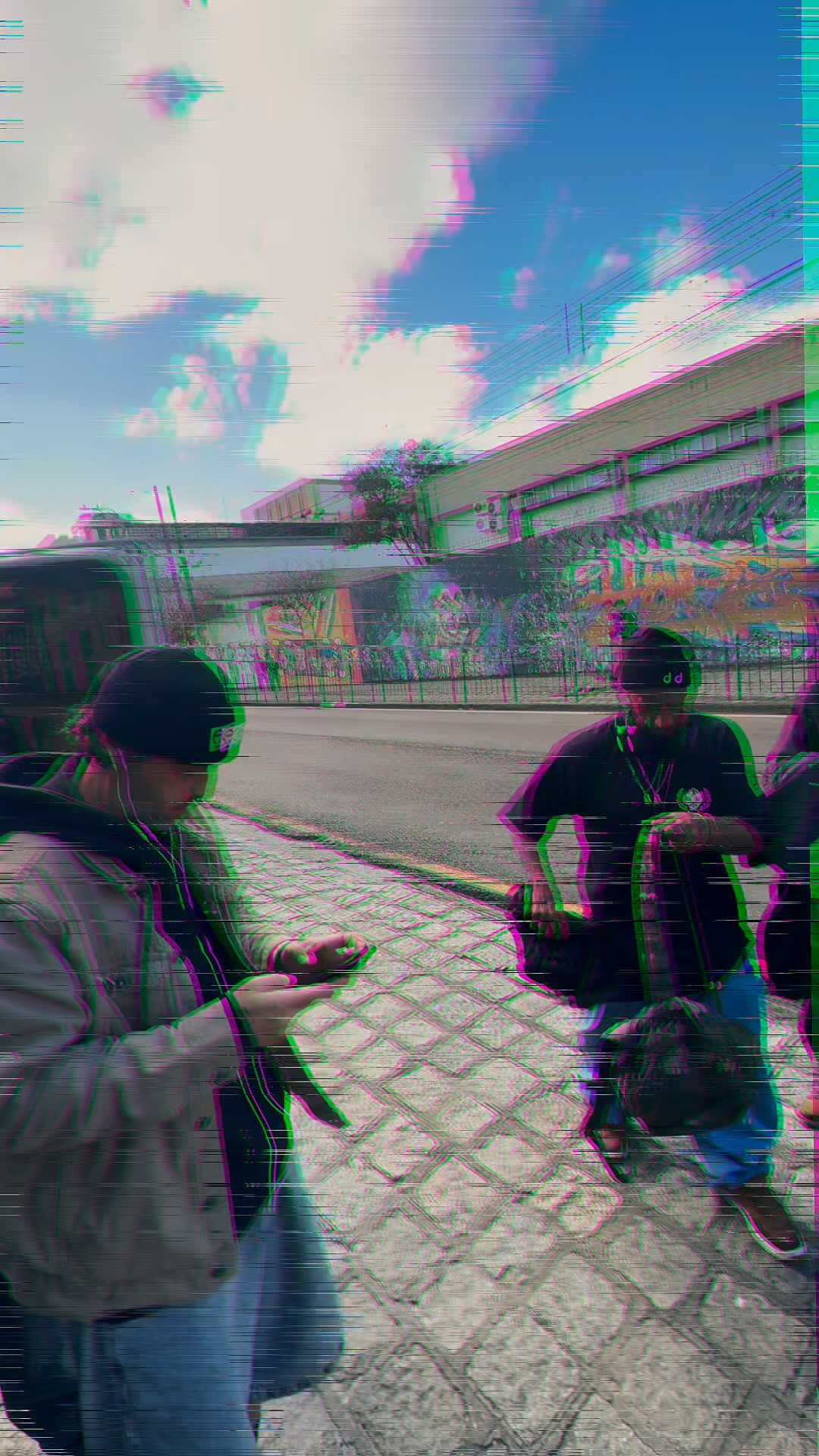 O primeiro dia do @oldisgold.fest foi ANIMAL! 🔥
Geral bem Suave aquecendo e se preparando pra um fim de semana de muito skateboard! 🛹
Acompanha que vem muito mais por aí!