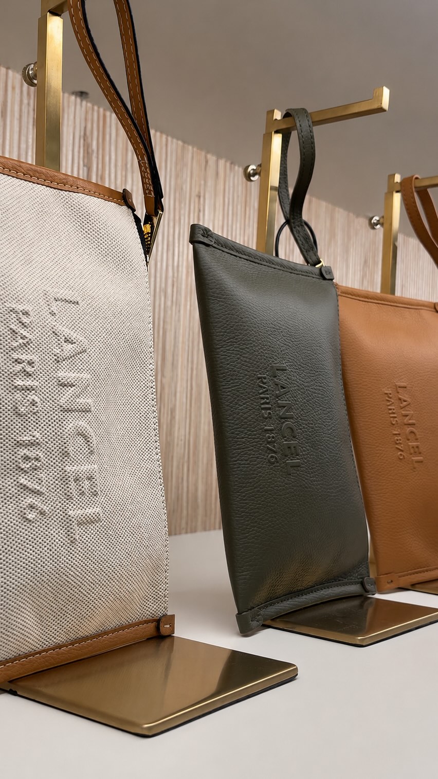 À l’occasion de la Fête des Mères 🇱🇺, faites-lui plaisir avec l’élégance intemporelle de LANCEL.
Rendez-vous dans nos boutiques LOULOU !
#LANCEL #mothersday #LOULOULuxembourg #GiftForHer #LuxuryAccessories
