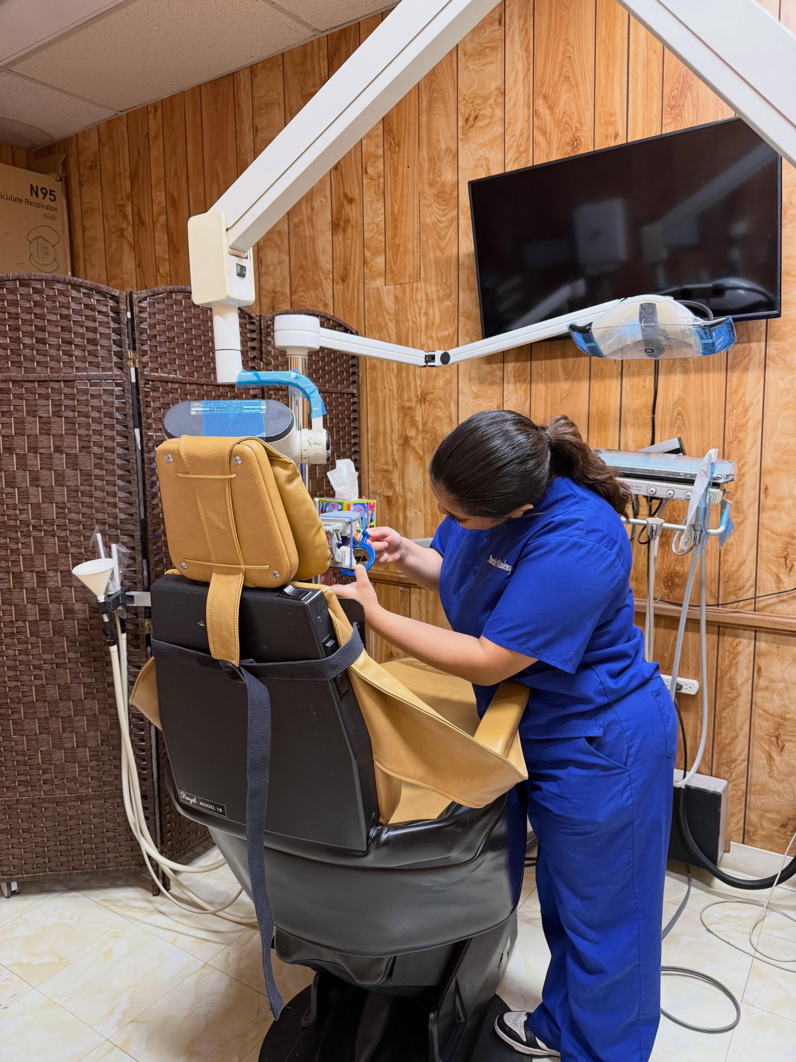 Students are sharpening their hands on techniques ready to work 🦷
#dentalassistantinthemaking #dentalassistant #dentistry #workhardplayhard #daschool dastars dastudents smile