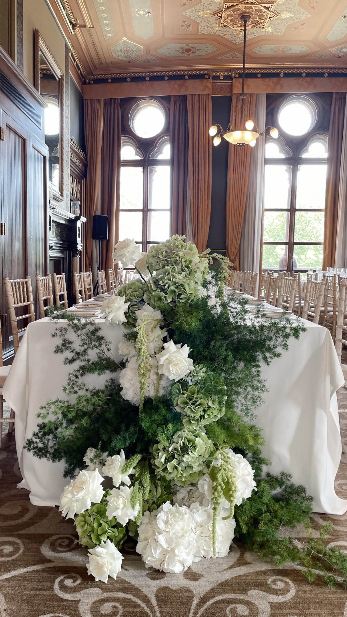 I’ll go first:
- Trusting your florist usually leads to better flowers
- Ceremony flowers should be reused whenever possible.
- White and green is timeless for a reason.
- Bigger isn’t always better.
- Flowers should complement the venue, not compete with it.
- The best wedding flowers are the ones that feel like the couple.
Tell me your most controversial wedding opinion below. 👀