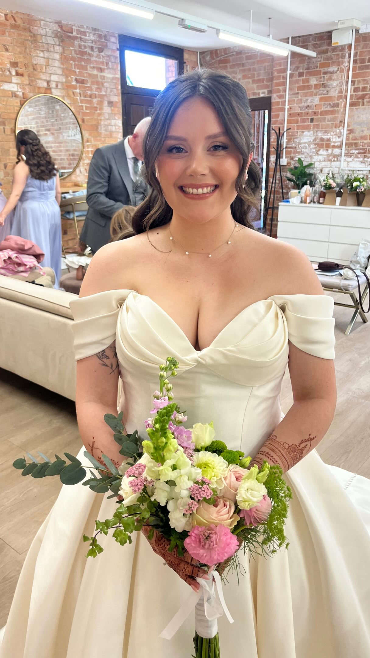 Sneak peak of Millie’s wedding to Jamil at @thorpegarden
Nicole and I got the girls ready with the make up artists in the estates salon.
Millie looked stunning in her princess satin gown. I styled her hair with soft waves in a half up half down style with delicate twisted detail. The bridal party were a delight and all chose a different style.
We used 16 inch @cliphairlimited extensions to add thickness.
The garden looked so beautiful in full floral bloom.
@essentiallyfloral
@tdrbridalbirmingham
#cliphairweddingawards26 #leicestershireweddings #weddinghairleicestershire #bridehairleicester #leicesterweddinghairstylist