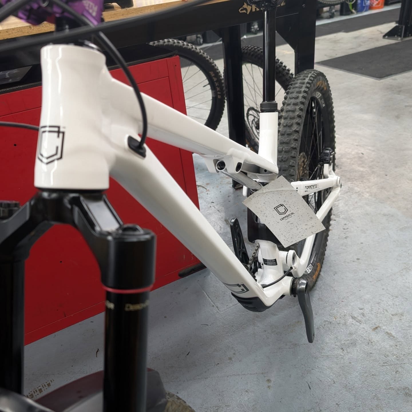 New Commencal frame!!!! Doing a frame swap for our valued customer!!!
Bring us your frame or components to swap out for you!!!!
#commencalbikes #newframe #bikeupgrades #gravitypremiumservice
