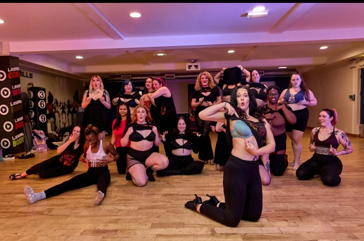 Just think, once upon a time we didn't know each other either ❤️
It all started with them simply walking through the door.
If you've been thinking about trying burlesque, we'd love to welcome you into the studio ✨
#NottinghamBurlesque #Team #BurlesqueClass #DareToBeDifferent #ThisIsUs
Photo by Ralph Barklam