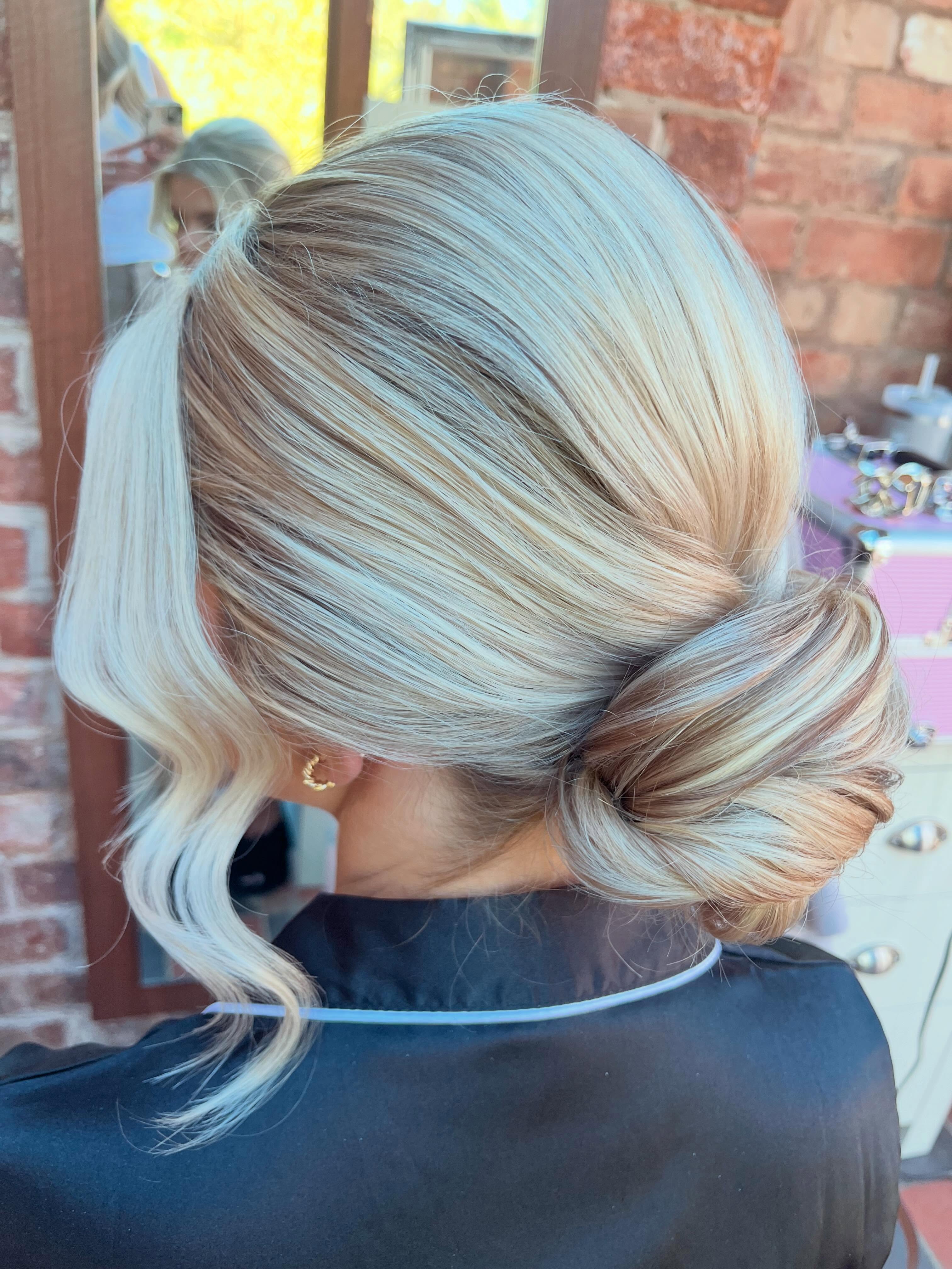💌 2026 full until September
Taking bookings for 2027
Enquire on my website
Link in my bio ❤️
#weddinghairleicestershire #leicesterweddinghair #weddinghairstylistleicestershire #bridalhairstyle