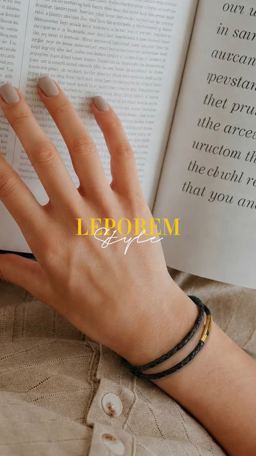 Adding a little bit of luxury to the everyday rotation. The Leporem double wrap bracelet features a gold push-lock clasp that snaps flawlessly into place. Wear it on your wrist or drape it as a choker. One click, two entirely different vibes. How are you styling yours today?
#Leporem #LeporemStyle #LeatherBracelet #EverydayLuxury #OOTD