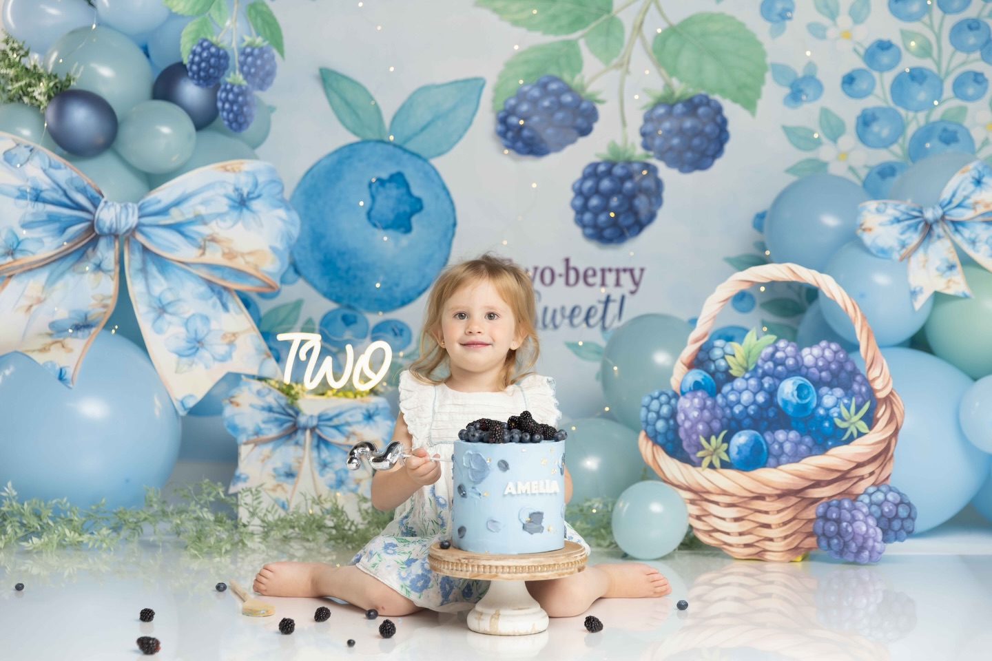 Two-berry sweet!
A cake smash session to celebrate a second birthday.
#cakesmashideas #calgaryfamilyphotographer #calgarycakesmashphotographer #yycphotographer #cakesmash