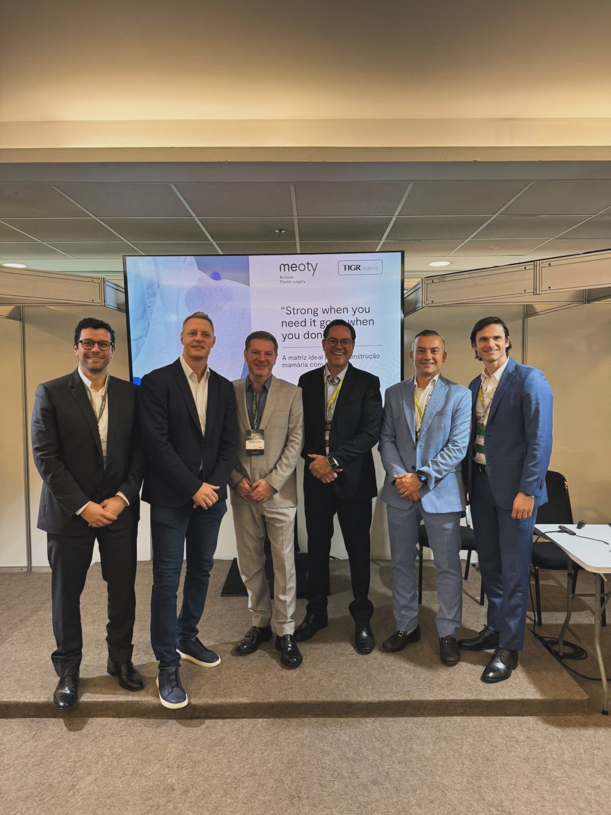 Mais um dia de Jornada Paulista de Cirurgia Plástica, com a oportunidade de discutir ideias, compartilhar experiências e aprender com grandes colegas.
Agradeço à @meoty_brasil pelo convite e pela parceria.
E hoje tive uma companhia especial: a Helena veio me acompanhar. Entre aulas, encontros e conversas sobre cirurgia plástica, ela acabou conhecendo um pouquinho desse universo que faz parte da minha vida todos os dias.💙