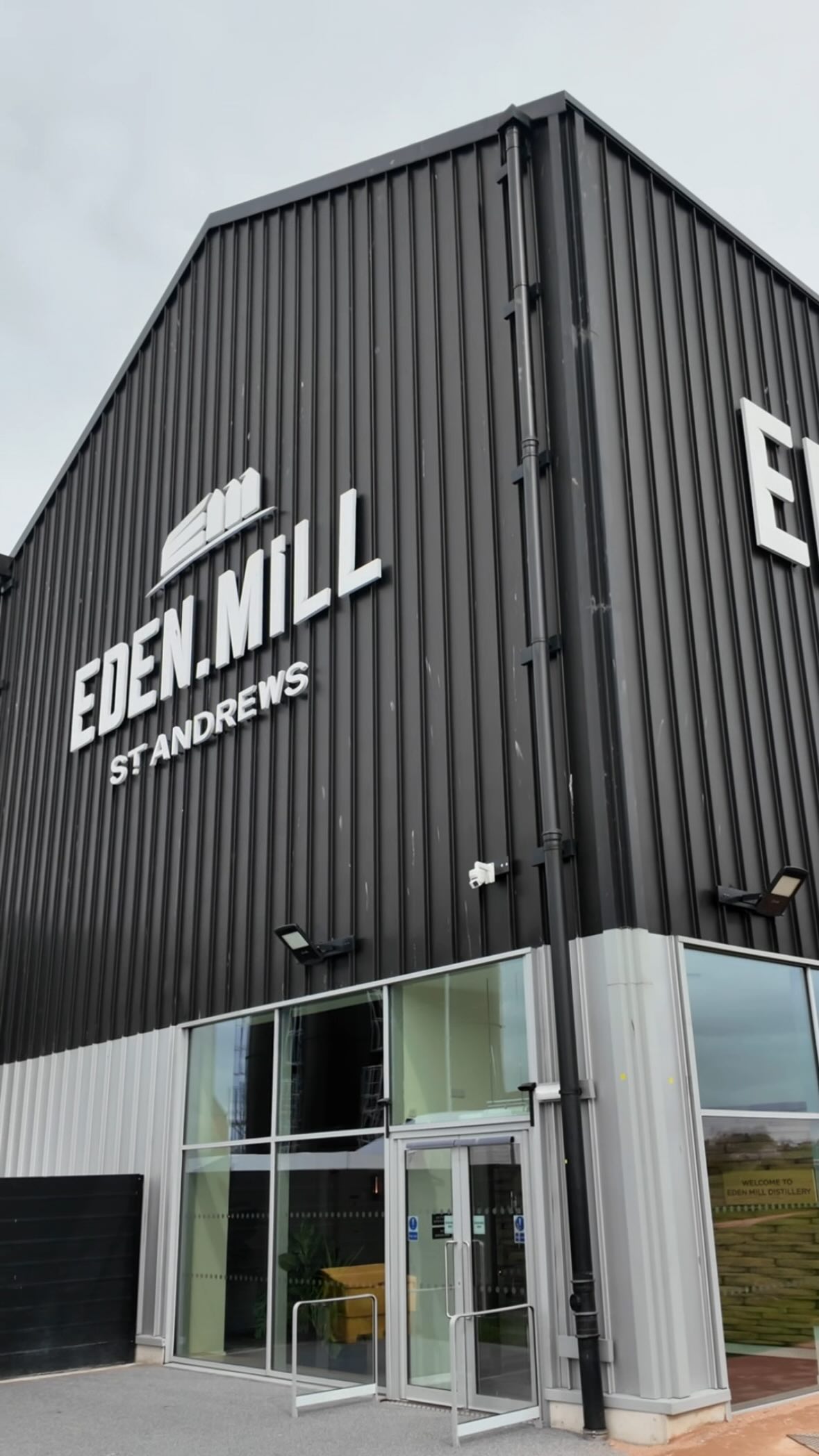 We recently tried the Gin Experience at @edenmill Distillery and had such a great afternoon 🍸
We learned about the story behind the distillery, tested our noses in a botanical guessing game, sampled a range of gins and even tried our hand at cocktail making.
Fun fact: Eden Mill’s Golf Gin is the only gin in the world distilled using botanicals foraged from the iconic Old Course right here in St Andrews. ⛳️ With Father’s Day just around the corner, this would make a brilliant gift for any golf-loving dad! #lovestandrews