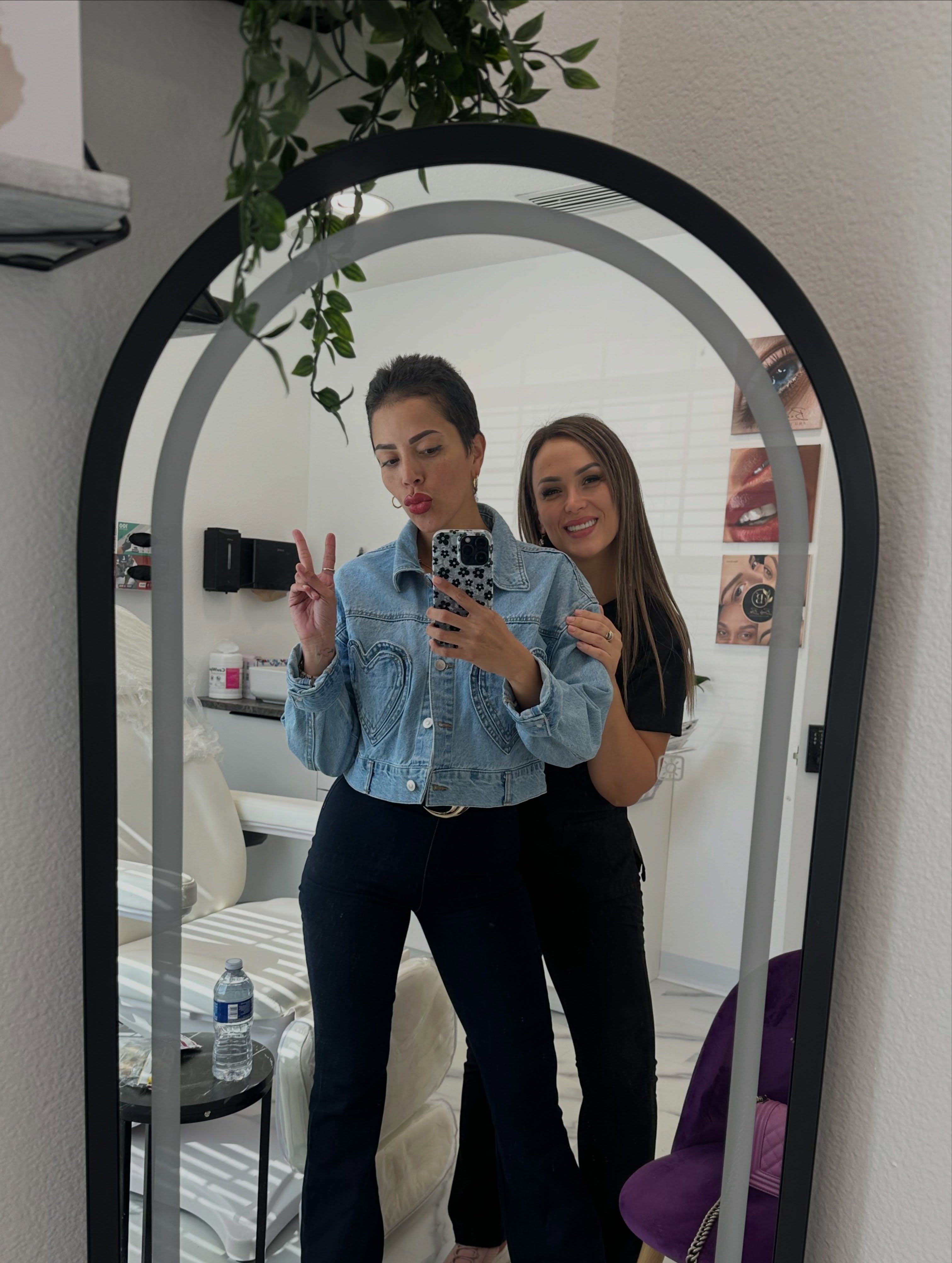 I recently had the oportunity to work with the amazing @jasminepanama from @90dayfiance.
We decided to do an eyebrow correction, bottom eyeliner and lip blushing. ☺️
The session was sooooo much fun, and time went by so fast! 🥰🥰🥰
Thank you @jasminepanama for trusting me with your face. 💕
We recorder lots of content so stay tuned if you’d like to see more. ☺️
#tampapmu #celebritypmu #90dayfiance #pmutampa #90dayfiancepillowtalk