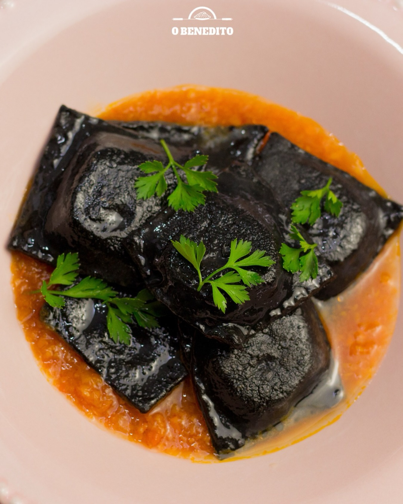 Depois do feriado, o que a gente mais quer é praticidade sem abrir mão de comer bem.
Deixe o fim de semana mais leve e aproveite mais o seu tempo com nossas massas.
E atenção: ainda temos disponibilidade de encomendas para o Dia dos Namorados, além das opções congeladas a pronta entrega.
Garanta uma experiência especial sem complicação.
Faça sua reserva, encomende pelo link da bio ou fale conosco por aqui mesmo.
#MassasArtesanais #Divinópolis #minasgerais