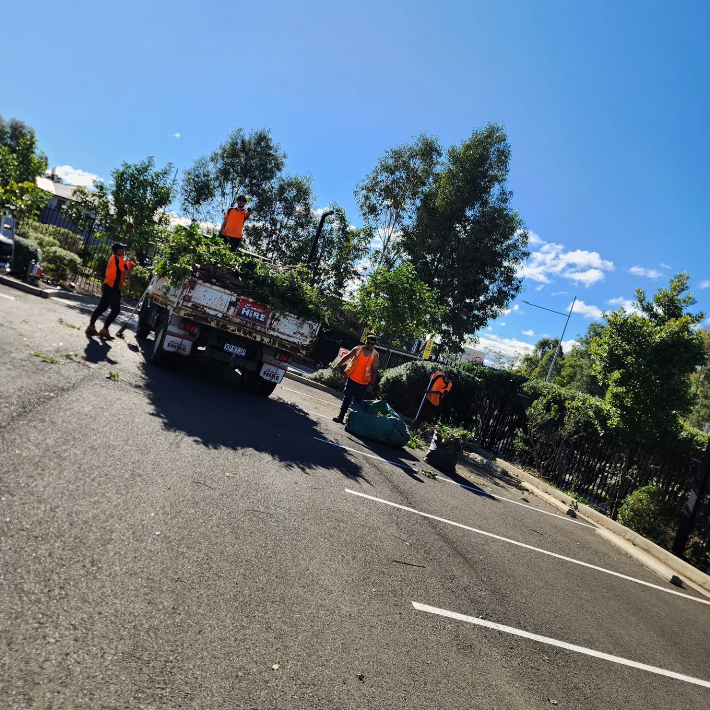Staff carpark clean up at a local school! 2T of greenwaste removed and the difference speaks for itself 👏