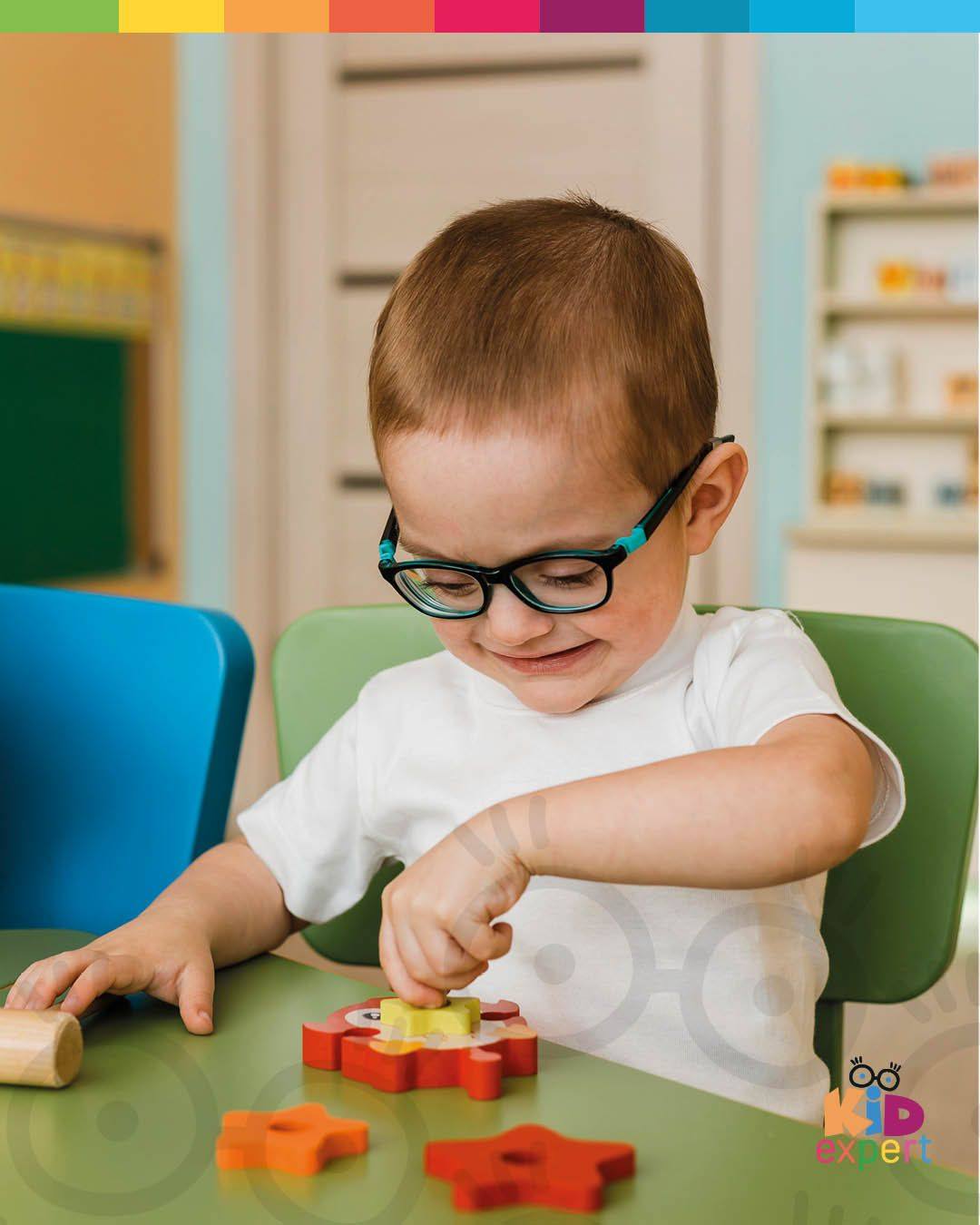 👶 « Mon enfant bouge tout le temps… ses lunettes vont-elles tenir ? »
C’est une question que beaucoup de parents se posent 😊
Aujourd’hui, il existe des montures spécialement pensées pour suivre le rythme des enfants :
👓 branches souples et confortables
👃Nez adapté aux différentes morphologies
💪 matières flexibles et résistantes
🧢 accessoires discrets pour encore plus de stabilité
Le plus important reste de choisir une monture adaptée à la morphologie et au quotidien de votre enfant.
Chez votre opticien Kid Expert, nous prenons le temps de trouver l’équipement le plus confortable pour accompagner tous leurs mouvements 👀✨