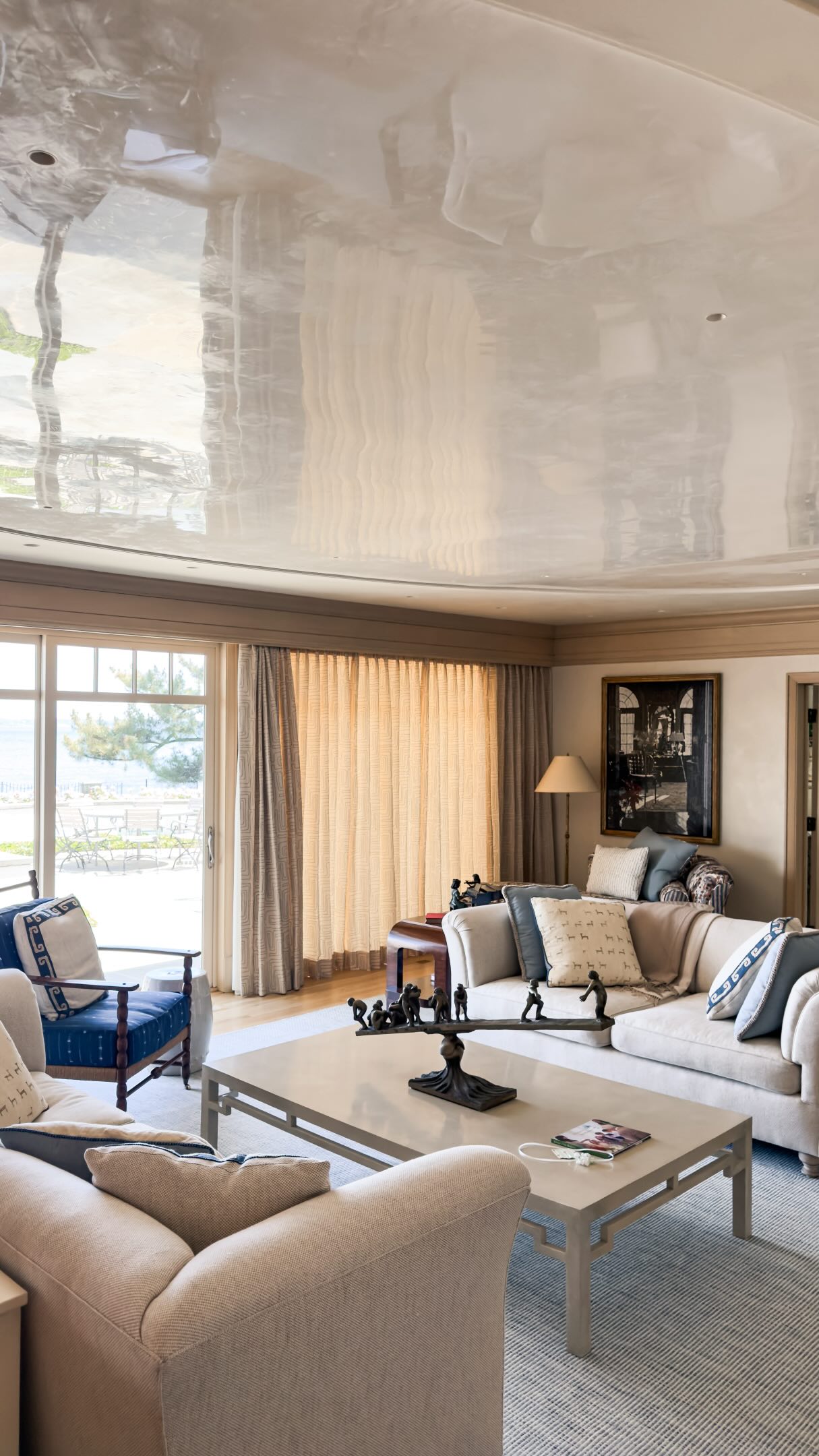 The way the waterfront light hits this Venetian plaster 😮💨✨
before → during → after
Proof that walls + ceilings should be art. Don’t settle for less.
📍Westchester NY
Design: @gretchenfarrellinteriors
Plaster: @novacolor_usa
#venetianplaster #interiordesigners #waterfrontliving #westchesterny #livingroomdesign