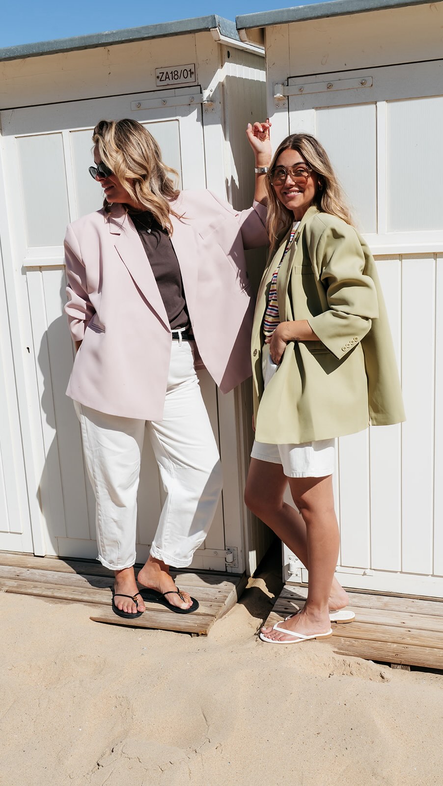 JASMIIN BLAZER 🙌🏼Lekker oversized, kan perfect tot maatje 44 en is in meerdere kleuren te verkrijgen.
www.juliabybb.com
#juliabybb #juliaturnhout #webshop #newcollection #ootd