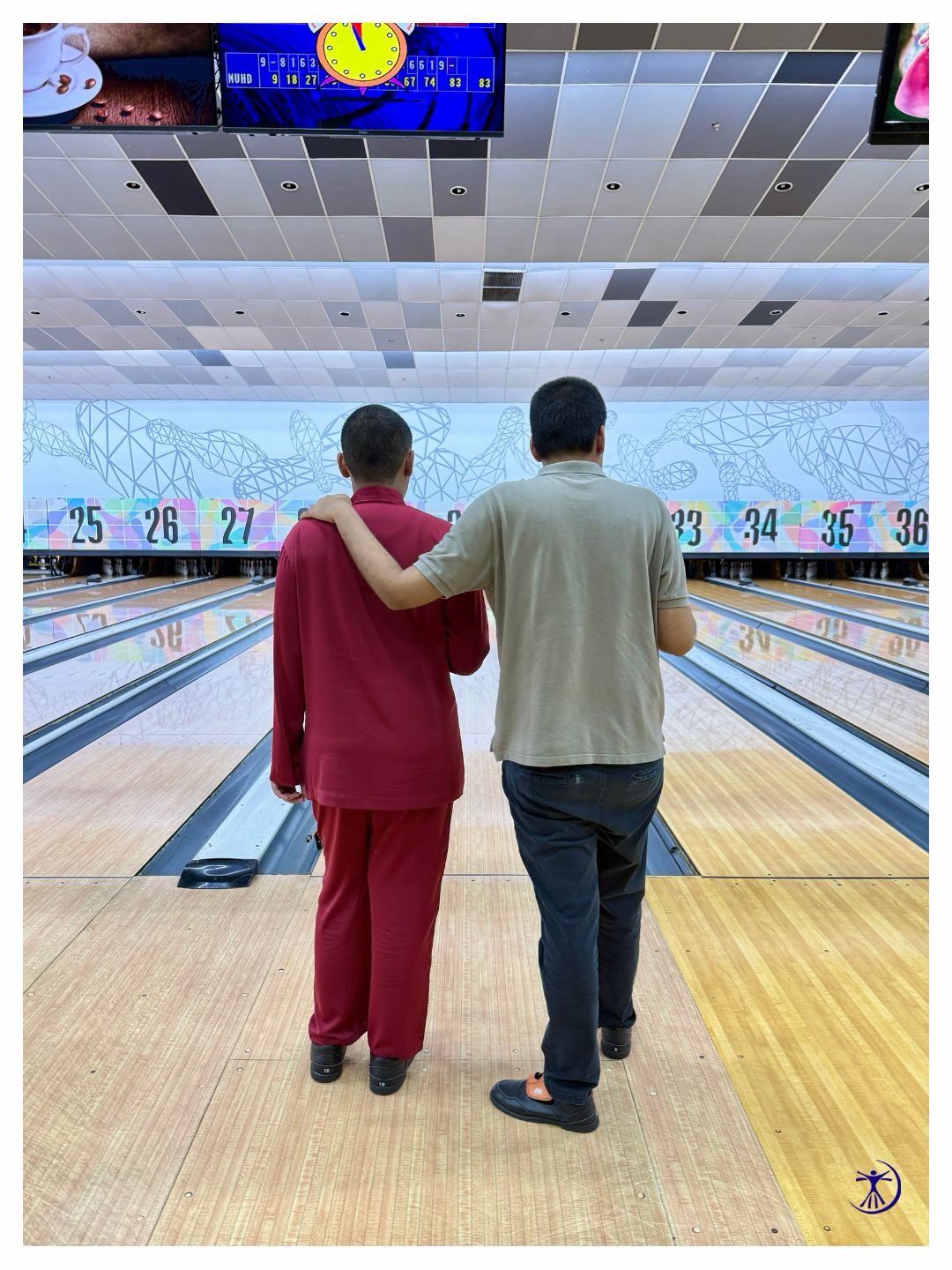 Just two teens doing their thing 🎳💙
Watching these two hit the bowling alley was everything. Were the bumpers up? Yes. They bowled and had fun together, and then they sat down for the biggest lunch you’ve ever seen two kids eat.
This is them — just being teenagers, doing teenager things. So proud of these two.
—
If you have any enquiries, do contact us at:
📞 03-2011 6708 / 016-610 0309
📧 enquiry@autism.my
⏰ Monday-Friday, 8.30am-5.30pm
#autismlinkmalaysia #autismlove #autismacceptance #aba #abatherapy