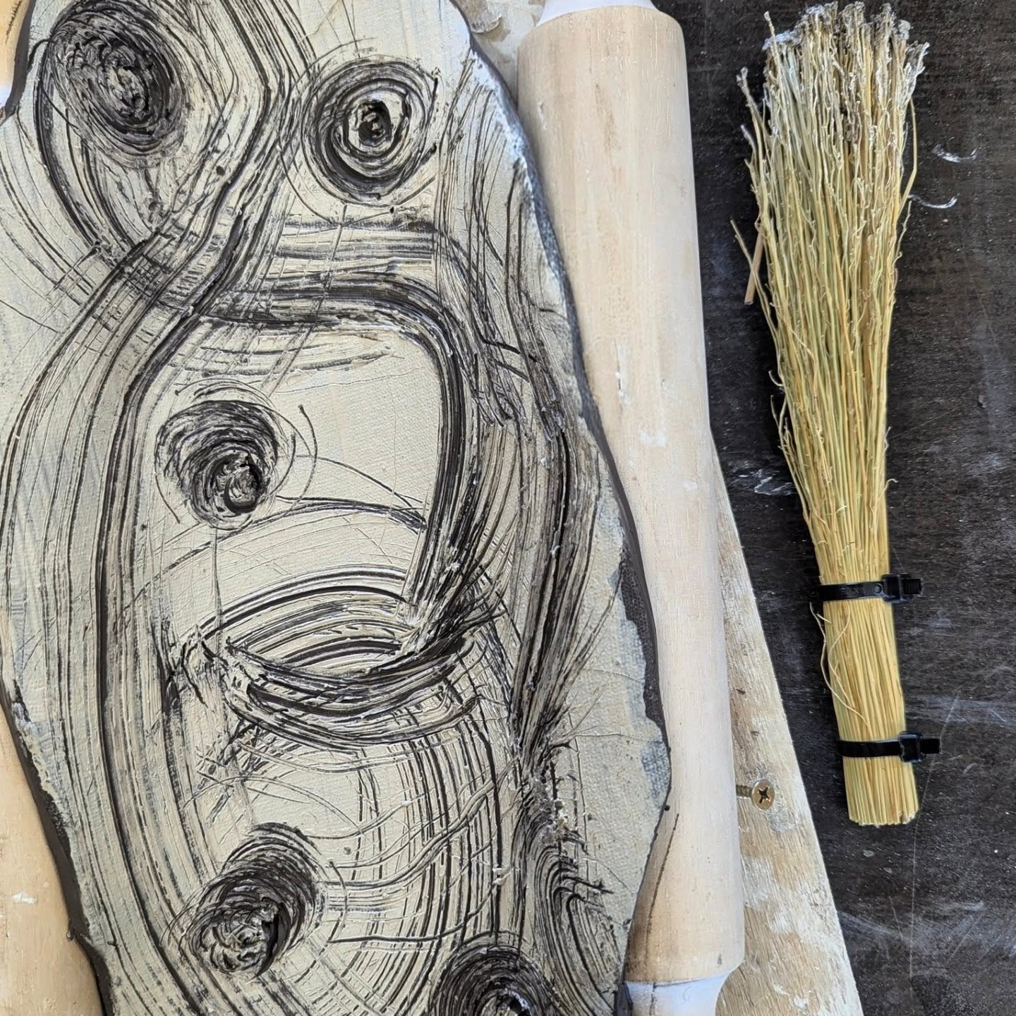 Exploring the Japanese Hakeme technique with a handmade brush inspired by @sleachpots utube video. There is always something a little special about working with handmade brushes.
I love how the marks record movement, energy and process—each pass of the brush leaving its own trace, capturing a moment in the making.
#hakeme #ceramicprocess #handmadeceramics #potterylife #australianceramics