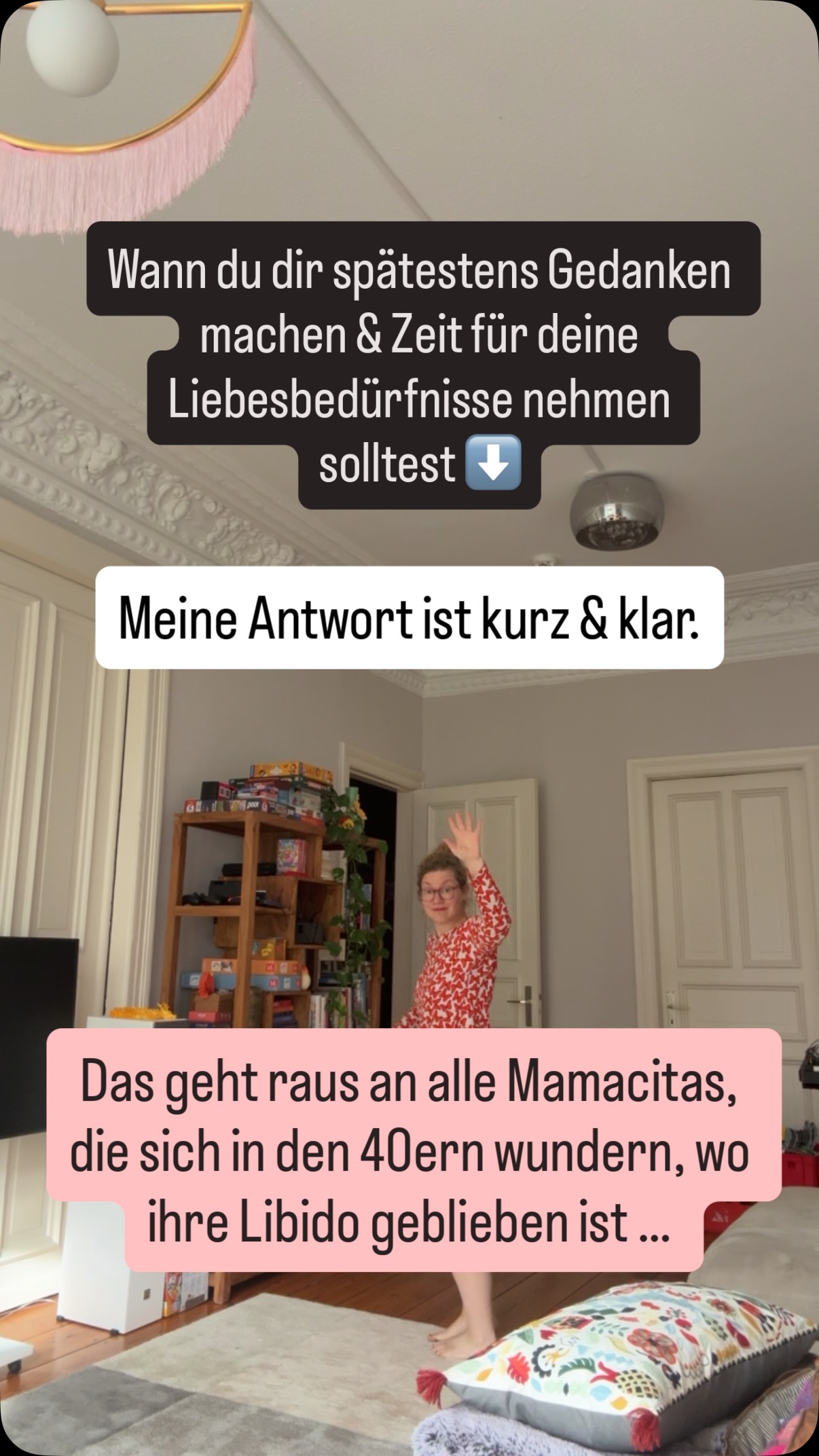 Immer dann, wenn es für dich ein Problem ist!
Nicht selten kommt das Thema Libido gar nicht auf in meiner Sprechstunde oder erst, wenn ich proaktiv danach frage. Dann stellt sich aus, dass es sehr wohl ein belastendes Thema für meine Patientinnen darstellt - sie hatten sich jedoch nicht getraut dort hin zu sehen, geschweigedenn zu fragen.
Andere Wiederrum sprechen mich proaktiv an, aber mit der Frage, ob da irgendwas „nicht normal“ ist bei ihnen, weil sie einfach nicht so häufig Lust verspüren, dass für sie aber total fein ist.
Daher meine Message, was für dich ok ist, ist ok und bei allem, was dir Sorge bereitet, da darfst du hinsehen und auch die Gyn deines Vertrauens um Rat fragen.
#selbstfürsorge #libido #mumlife #wechseljahre #liebesleben