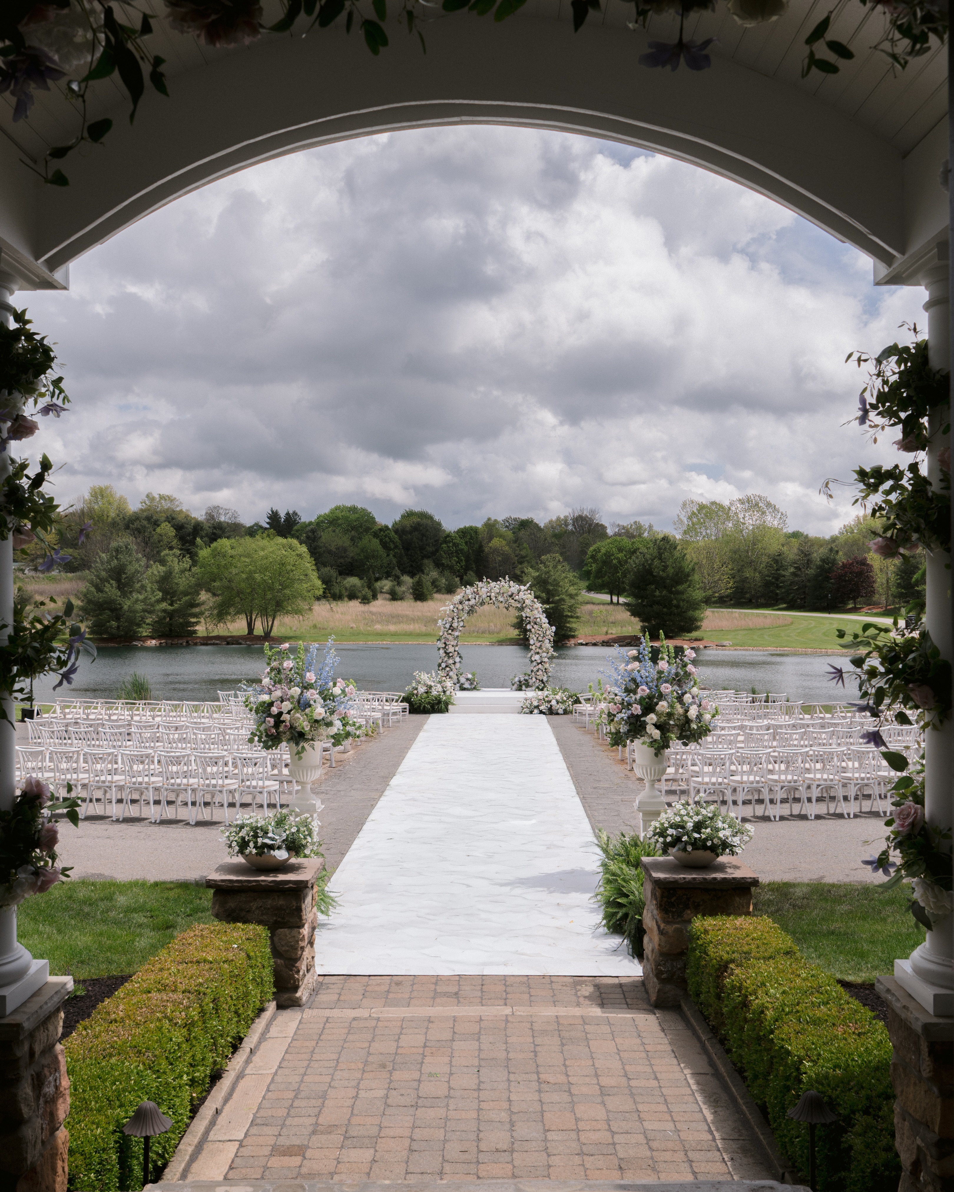 Sharing a few ceremony photos from our 𝑹𝒂𝒊𝒏 𝑷𝒍𝒂𝒏 movie ☔🌤️🎭
We’re still so happy the weather cooperated just long enough for our couple to get married at the bride’s childhood home 🤍
📸 Photos by @joeykennedyphoto
@joemineocreative @exhaleevents
#BestDayEver