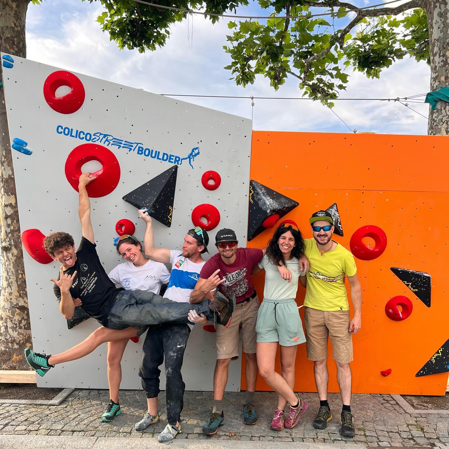Ci siamo 💥💥💥💥
Dopo un intenso mese di lavoro i nostri ragazzi e tutto il nostro staff vi aspettano domani al Palalegnone per una giornata di divertimento!
Il meteo non ci spaventa, confidiamo nel bel tempo alla partenza della gara alle 12.00.
Vi aspettiamo carichi!
#colico#street#boulder#readyfortheday#party