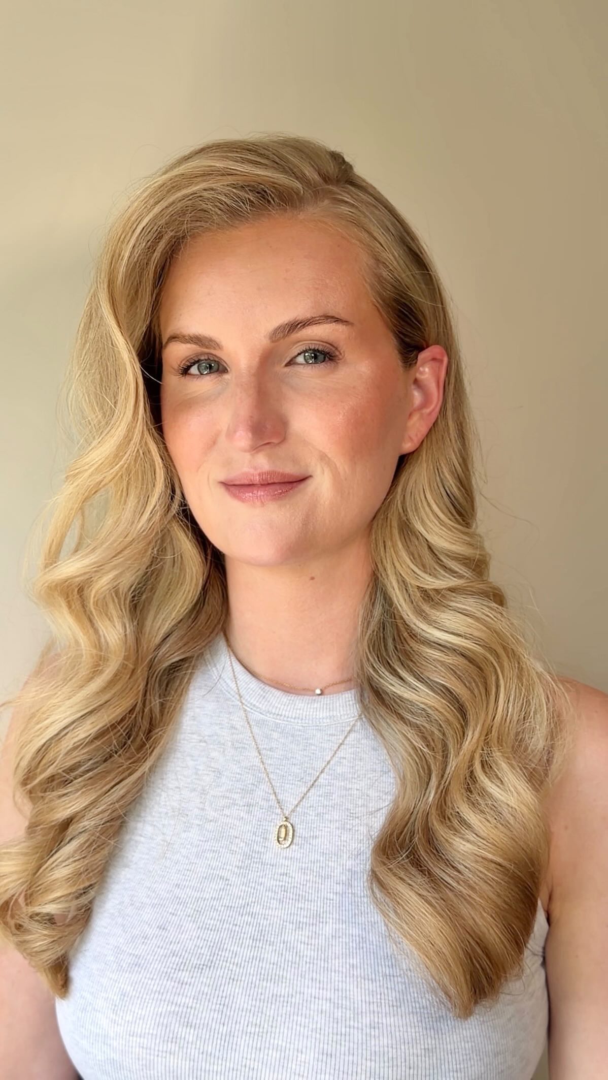 Cocktail chic was the brief for my beautiful client Marilyn
She asked for moveable blowout waves that looked glam combined with an elevated natural makeup look.
Soft bronzed with a hint of individual lashes. Nothing too much yet glam enough for the event 🤍
Save this video as your next event hair and makeup inspo
•
•
•
•
•
Hairstylist belgium - bouncy blowout - glam blowout - hairstyle inspo - event hairstyle - belgian hairstylist
#hairstyleinspo #bouncyblowout #glamblowout #belgianhairstylist #bridalhairstylist