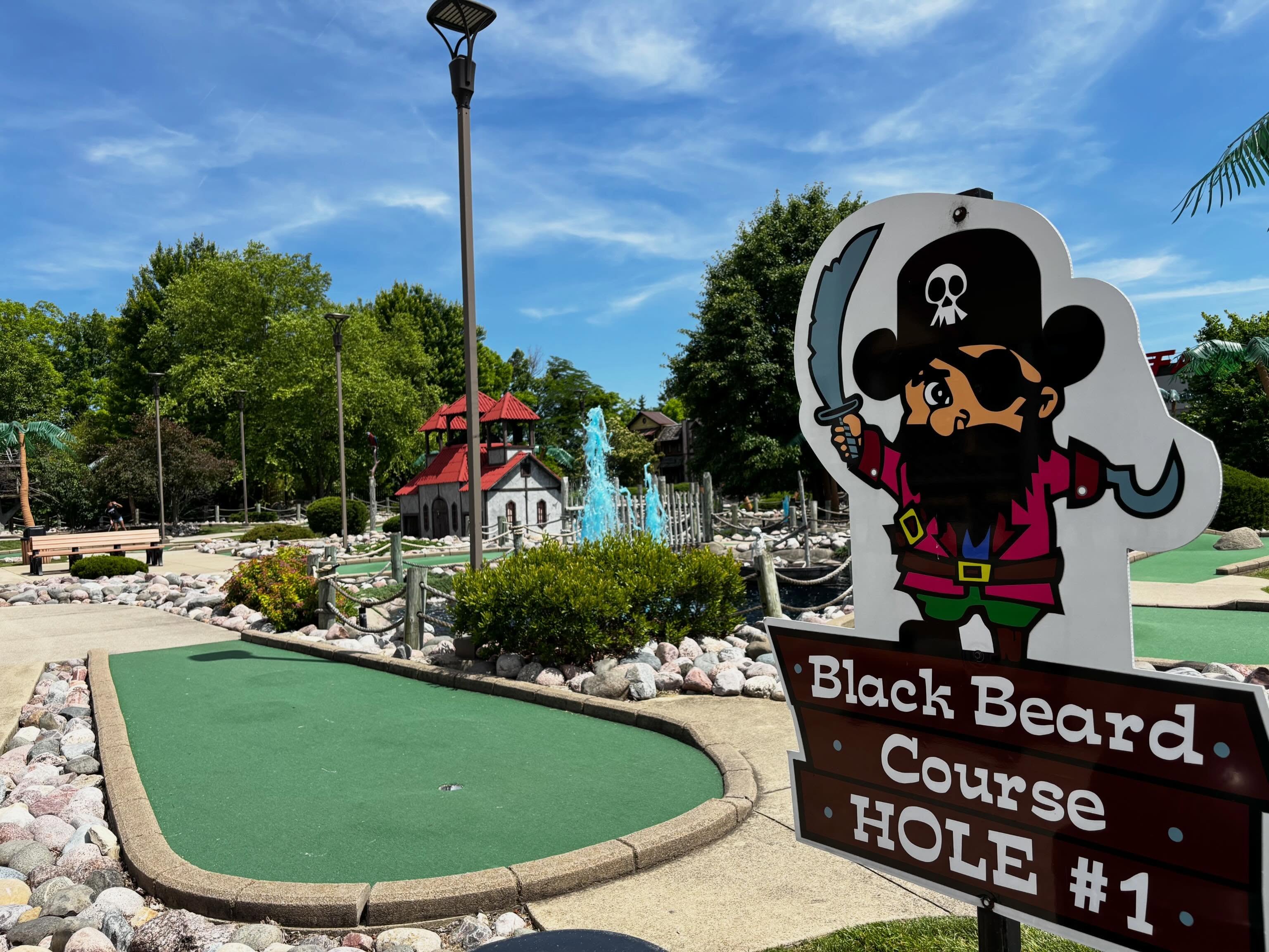 The skies are blue and the greens are ready over at Royal Pin Woodland! ⛳️
