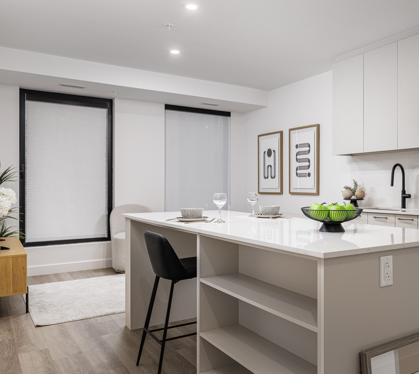 And here’s where that flow lands…
The same shades carry through to the kitchen, filtering the morning sun so it stays bright but never harsh.
Continuity from room to room, window to window.
#customblinds #windowtreatments #lightfiltering #rollerblind #mtlblinds #openconceptliving #kitchendesign #modernliving #interiordesign #windowstyling