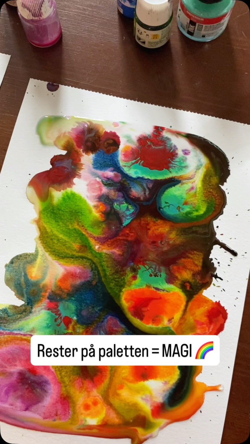 Leker med restene på paletten.
Slipper kontrollen og ser hva som skjer 😍🌈
#skapendesjel #meditativmaling #kreativitet #skaperglede #intuitivmaling
