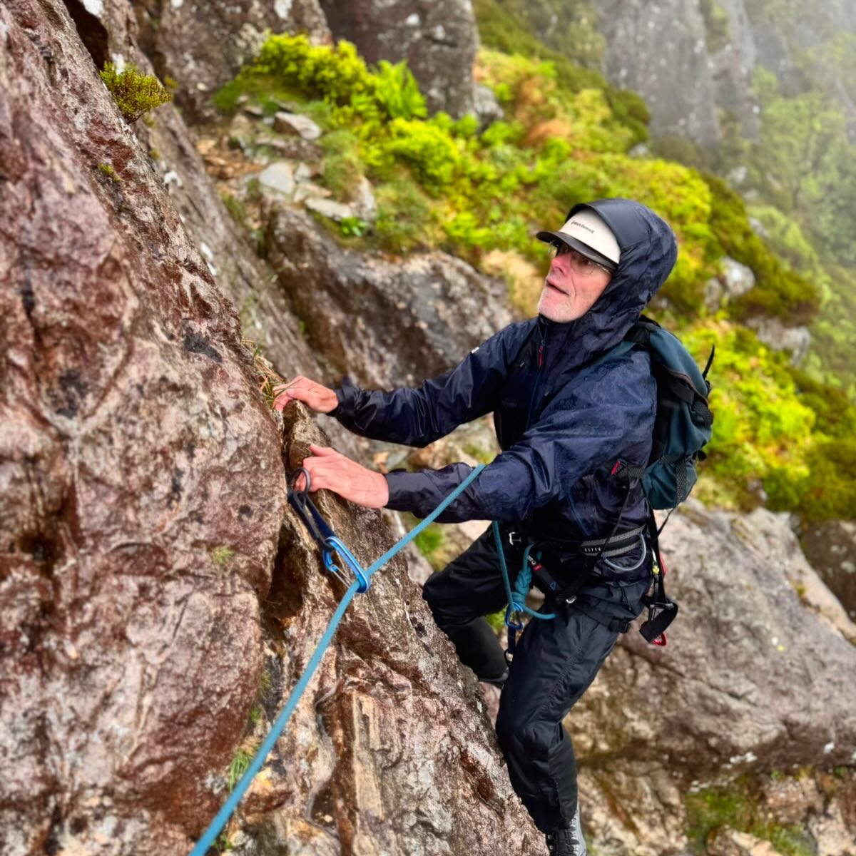 Thanks to James for climbing with Tony over the last couple of days 🧗♂️
Multi-pitch mountaineering routes were the brief, and a top effort from James delivering exactly that despite the weather
Day 1: Corvus — a route for all weathers indeed 🌧️
Day 2: Gillercombe — classic rock and mostly dry ☀️
@pinnacle_mountaineering
@ami_professionals
#LakeDistrictMountaineering #MultiPitchClimbing #ClassicRock #MountainDays #GuidedClimbing