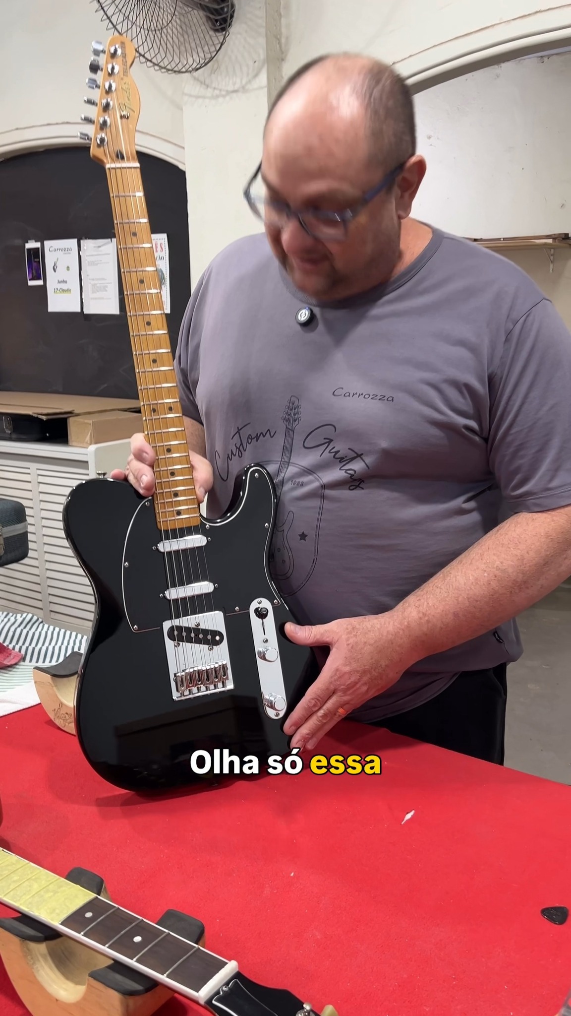 Fender Telecaster: Troca de Trastes e Regulagem Completa
Olha só o resultado dessa Fender Telecaster que acabou de sair da bancada da Carrozza Luthieria! O instrumento passou por uma manutenção essencial para garantir o máximo de performance e conforto.
O Plano de Ação
Realizamos a troca completa dos trastes, um serviço minucioso que renova totalmente a pegada da guitarra. Após o entrastamento, a Tele passou pela montagem final e uma regulagem completa, onde ajustamos cada detalhe técnico para que ela entregue o melhor timbre e uma tocabilidade impecável.
Resultado Final
O resultado ficou incrível e a guitarra está pronta para voltar aos palcos com a estabilidade e o brilho que uma Fender clássica exige. É gratificante ver um ícone desses renovado e pronto para a ação.
Comente aqui o que você achou desse resultado e como ficou o visual dessa Tele! 🎸🔥
Se você ama a sua guitarra e quer deixar ela sempre regulada e tudo funcionando perfeitamente, manda pra gente! 🛠️🔥
#guitarradeluthier #FenderTelecaster #guitarrahandmade #CarrozzaLuthieria #luthieria
