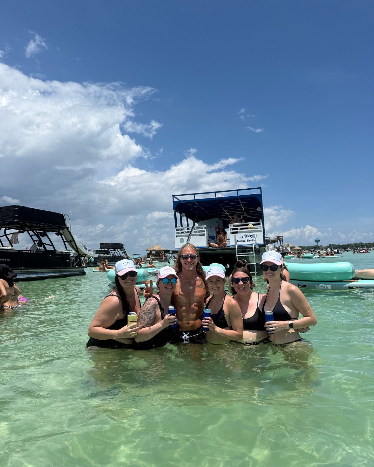 Captain Spencer has become our local celebrity down at Crab Island! Come hang with him on our premium shared charter every day (except Sunday!)
๐ธ: Lindsey B