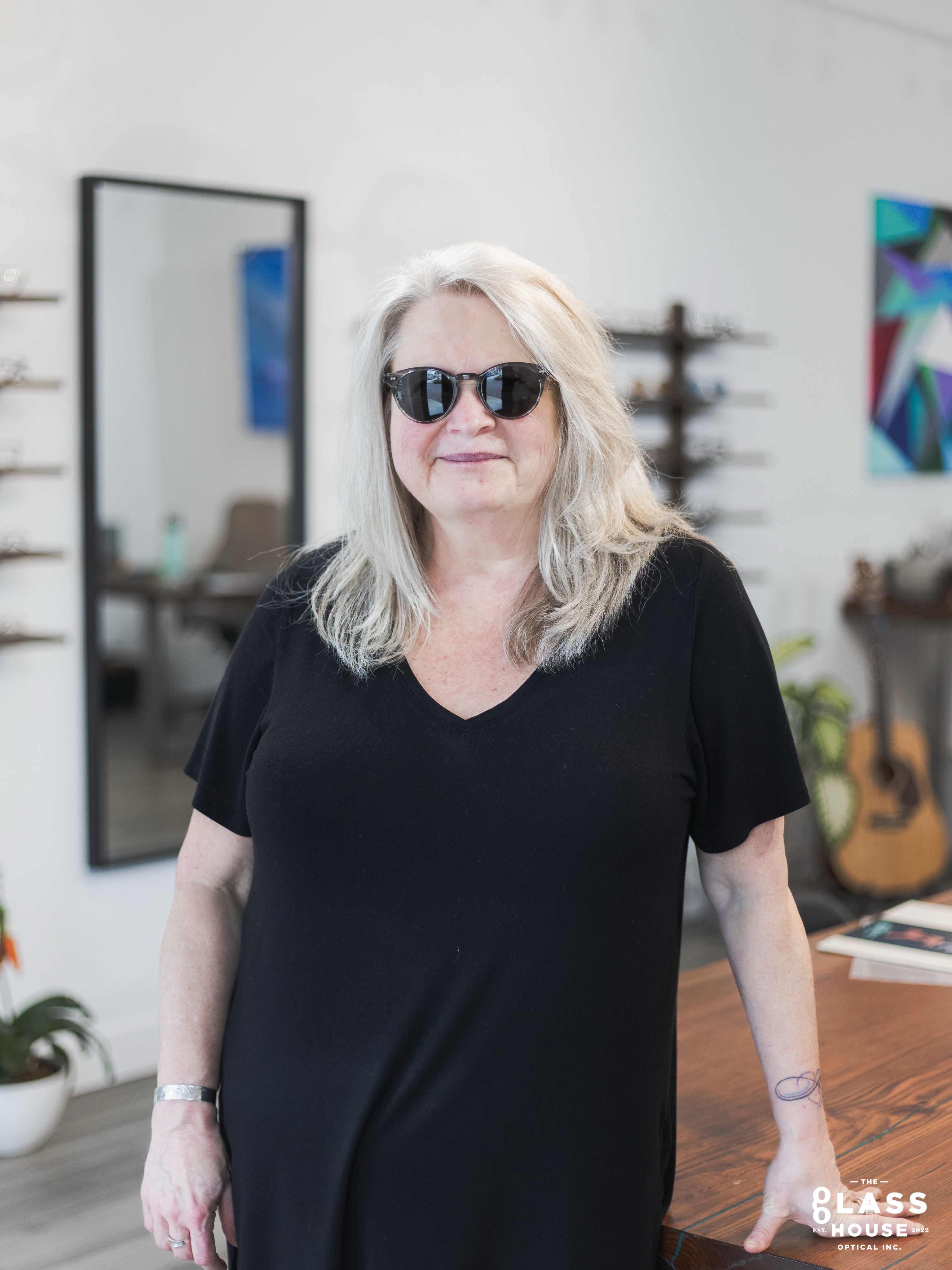 Here’s Lisa in her Oliver Peoples Romare in Grey Textured Tortoise with polarized grey prescription lenses!
.
.
.
#TheGlassHouse #GlassesStyle #EyewearLover #EyewearBoutique #PersonalStyle
