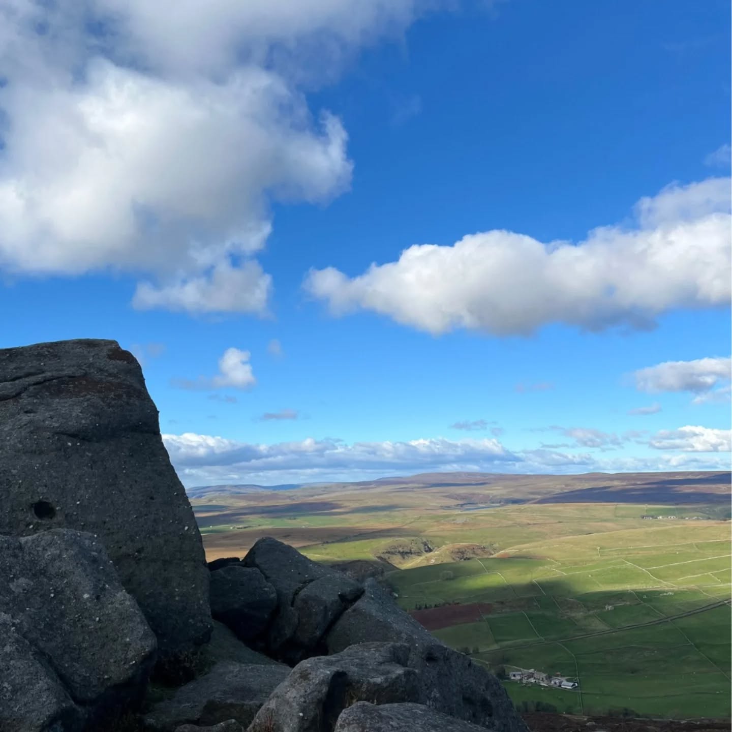 Walks with a view in North Yorkshire = 11/10 😍
"Walking in the @yorkshiredales is so rewarding"
"Your reward.. " 👀
📍Simon's Seat, Wharfedale
#visitnorthyorkshire #yorkshiredales