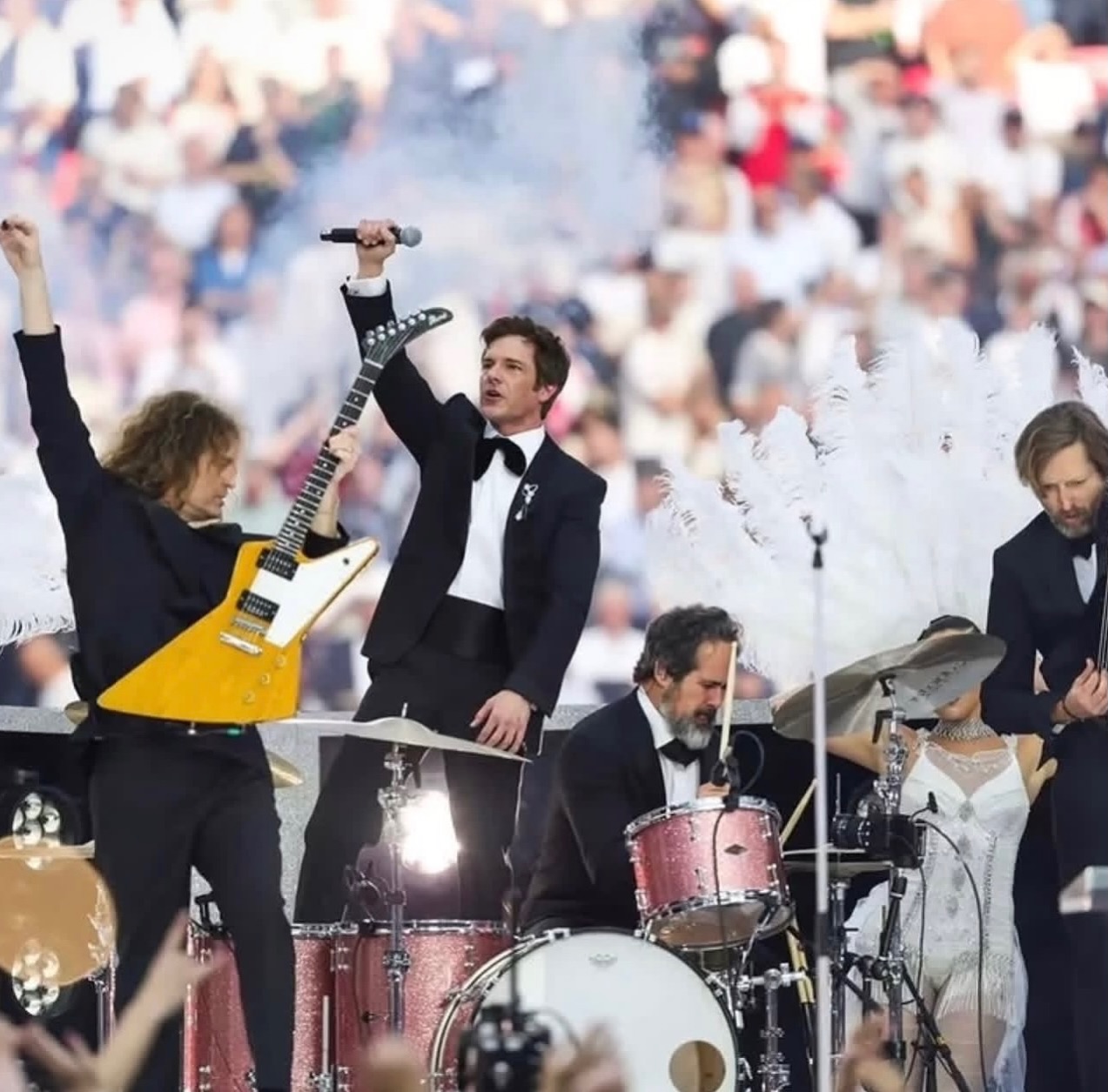 Did you catch Ronnie Vannucci this past Saturday at the UEFA finals? Incredible performance with his beautiful custom shop maple kit.