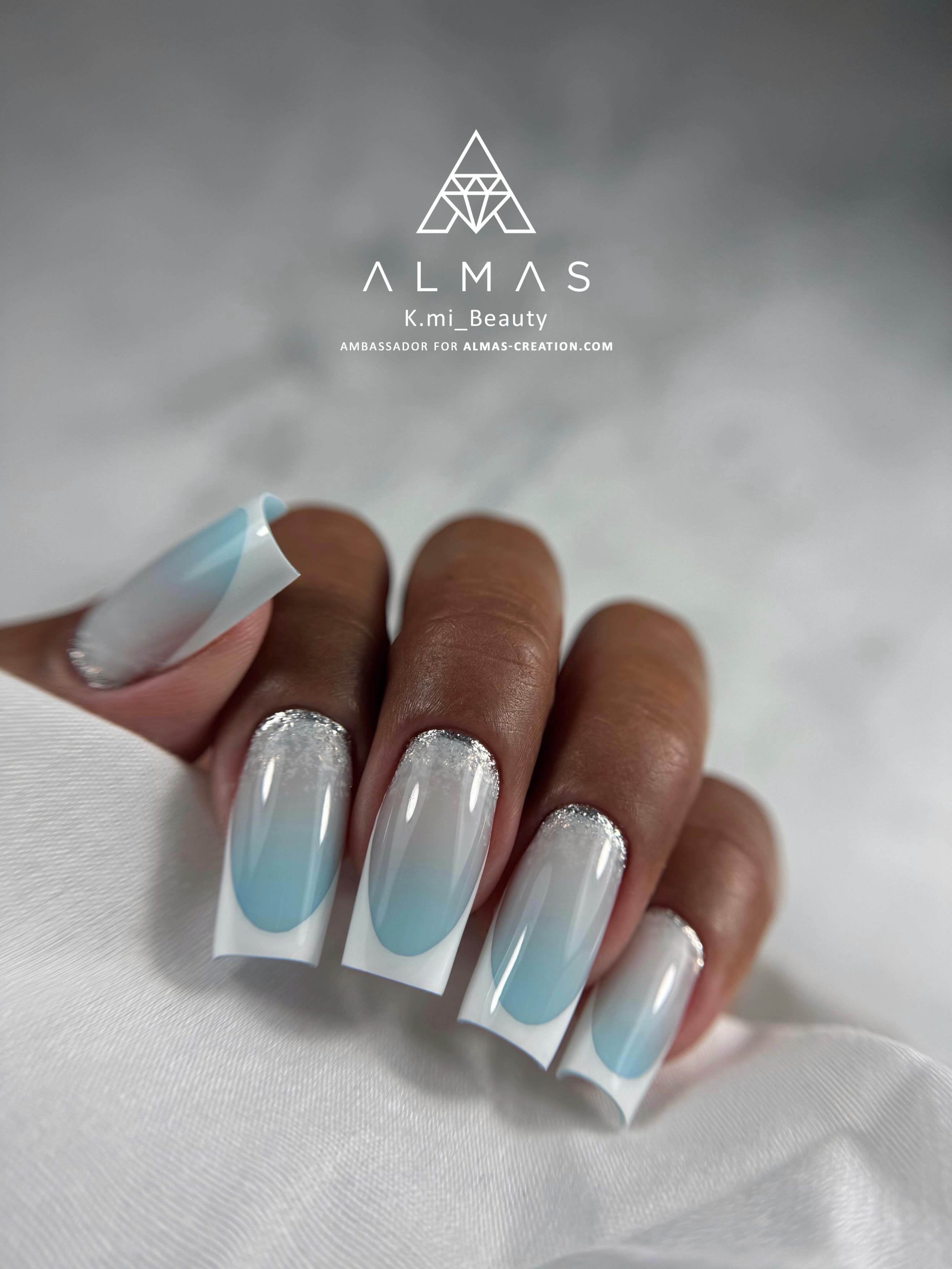 Et vous, si vous ne deviez retenir qu’un builder coloré auto-égalisant de la collection True Colors, lequel choisiriez-vous? 🌈
Ici, Camille est travaillé avec notre builder bleu I Will Survive mais aussi avec le polygel liquide Meringue, le paint Snow White, le color gel Silvery et la finition Master Top Coat. 🩵
#colorfulnails #bluenails #frenchnail #ongleries #manucures