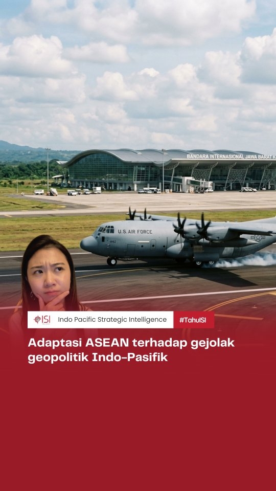 Dulu sering dibilang sepi, eh sekarang Bandara Kertajati malah dilirik sama Pentagon! 😎✈️
Gimana nggak geger, Amerika Serikat baru aja ngasih penawaran: mereka mau mendanai Kertajati buat disulap jadi pusat bengkel (MRO — Maintenance, Repair, and Overhaul) pesawat militer C-130 Hercules terbesar se-Asia!
Jujur, ini potensinya gede banget buat kita:
Kertajati bakal hidup! Lahan 84 hektar bakal jadi Aerospace Park bareng GMF AeroAsia dan PTDI. Kebayang kan berapa banyak lapangan kerja baru buat anak bangsa?
Insinyur kita naik kelas. Pesawat Hercules dari Malaysia, Filipina, Jepang, sampai Australia bakal servisnya di sini. Teknisi kita bakal langsung belajar teknologi militer kelas dunia dari Lockheed Martin. Win-win banget!
Tapi yaaa... namanya juga politik global, there’s no such thing as a free lunch, kan? 🤫
Di balik peluang emas ini, kita juga harus tetep kalem dan jeli liat risikonya. Banyak warganet bilang, jangan sampai fasilitas ini malah jadi "pangkalan terselubung" yang bisa ganggu prinsip politik Bebas-Aktif kita.
Belum lagi beberapa hari yang lalu Pak Menteri Yusril Ihza Mahendra yang ngingetin agar Indonesia agar mengelola "dengan baik" hubungan dengan negara adidaya cuma gara-gara kita punya sumber daya melimpah.
Intinya, tawaran ini emang keren banget, tapi kuncinya ada di transparansi dan ketegasan pemerintah kita buat tetep megang kendali penuh.
Kalau menurut kalian gimana nih, ISI-ers? Ini beneran peluang emas buat Kertajati, atau kita emang harus super waspada sama udang di balik batu? Ngobrol di kolom komentar yuk! 👇
#TahuISI #ISI #BandaraKertajati #C130Hercules #Indonesia