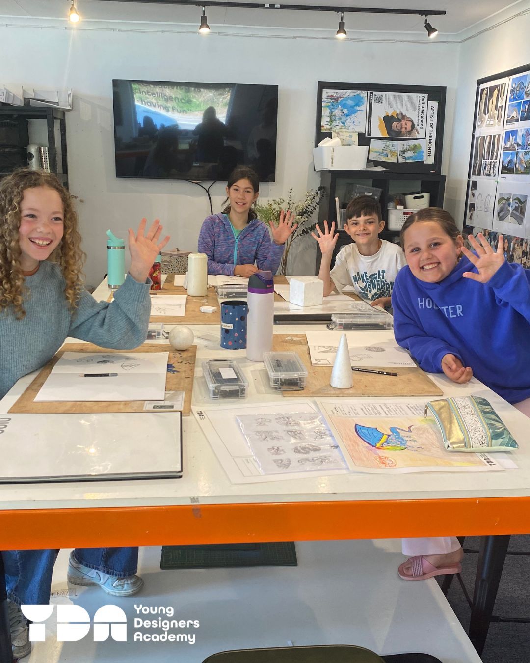 Wave to our junior art class!
Spaces still avaliable.
#instagood #instadaily #lifestyle #art #design #instaart #creative #designer #creativelife