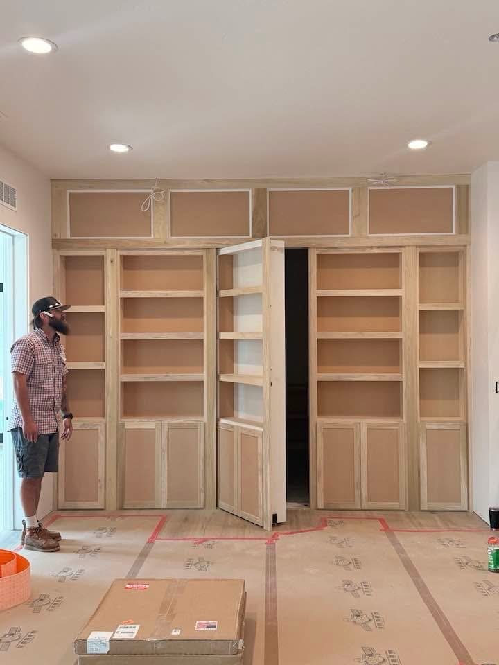 Secret rooms ✅✅✅
Hidden cigar/bourbon room #mancave #goals