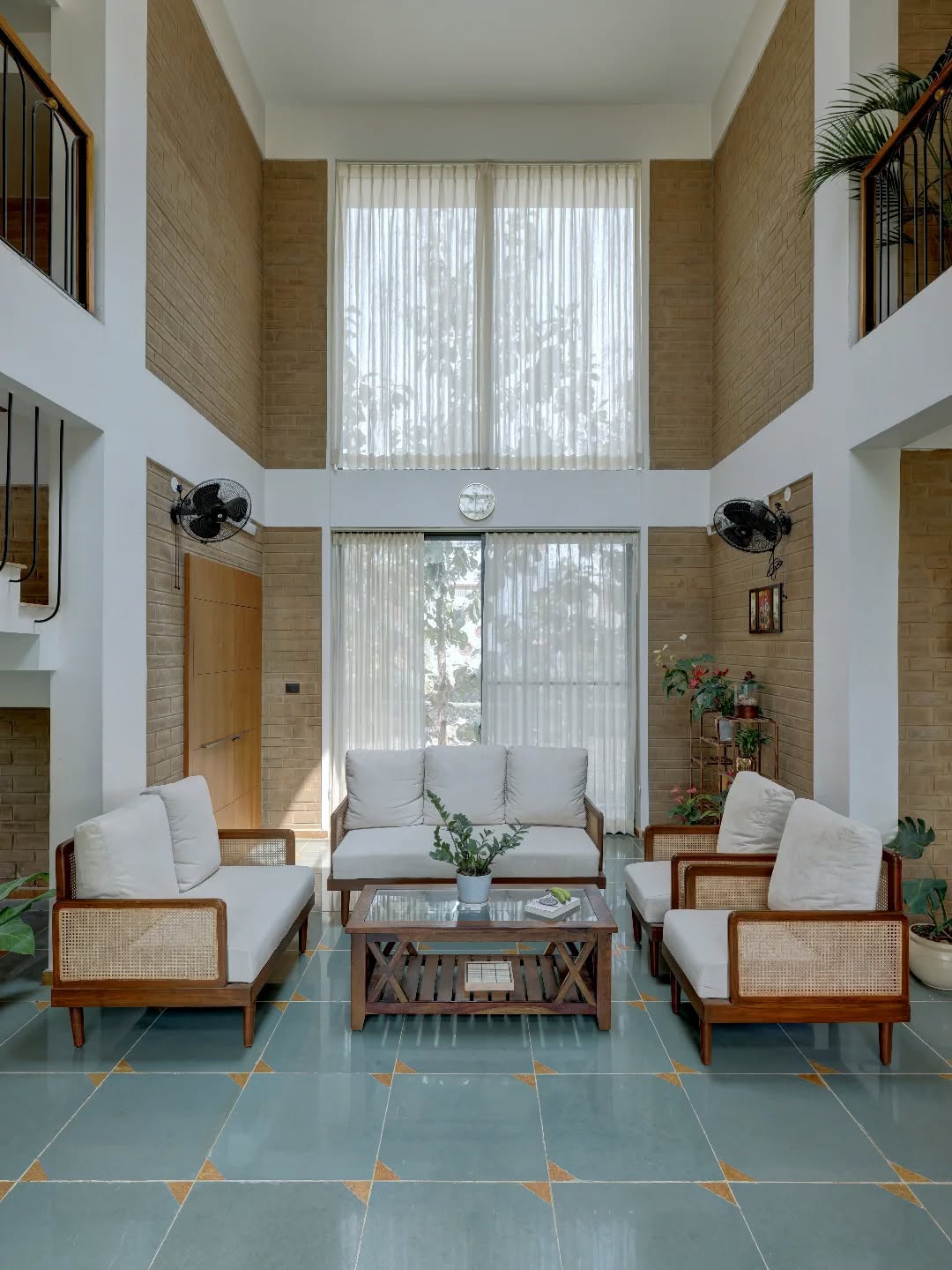Light & Volume
Homes that feel larger, lighter, and timeless.
DBI | Architecture | Interior Design
Architecture by @spaceperception (DBI Group).