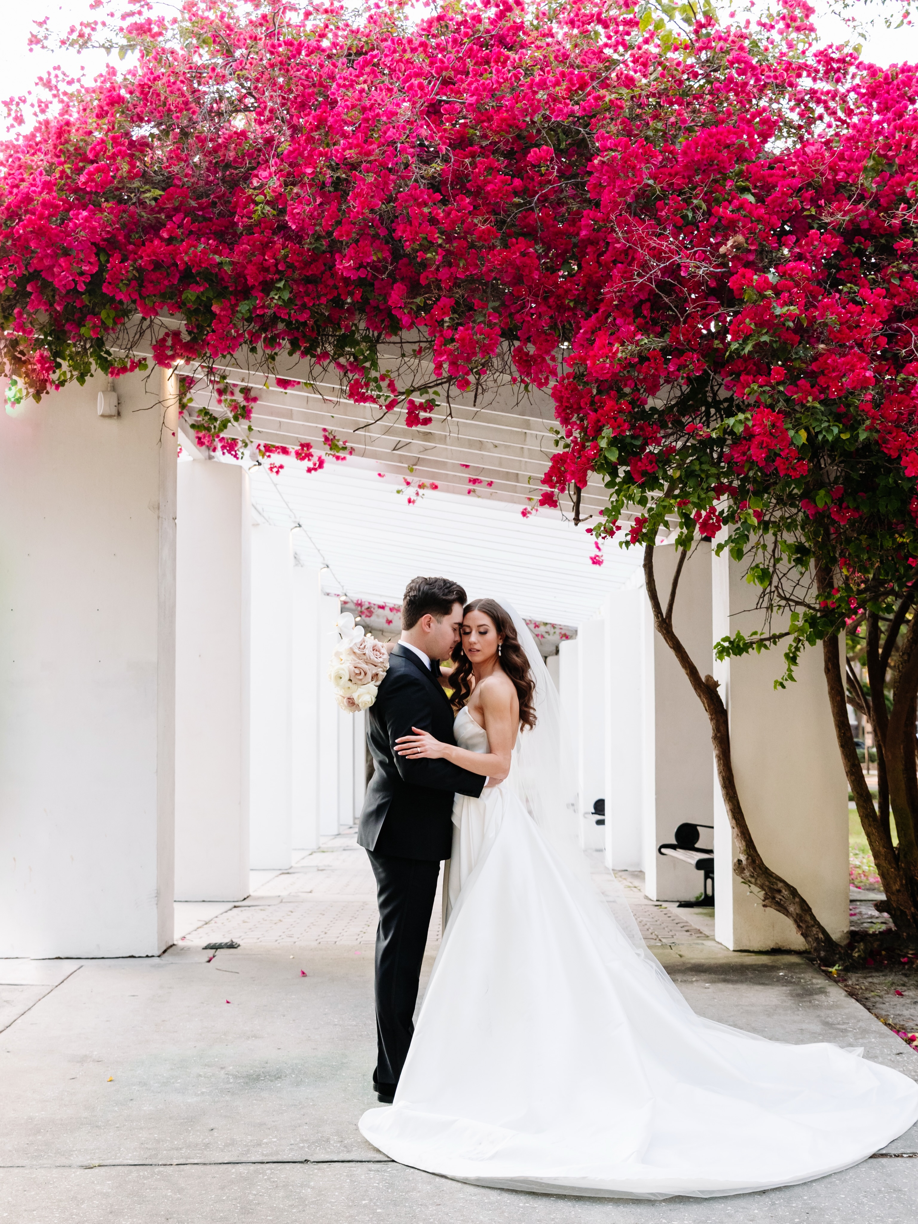 Scroll for an adorable first look reaction & sweet letters exchanged 💌 #stpeteweddingphotographer #tampaweddingphotographer #floridaweddingphotographer #birchwoodwedding #museumwedding