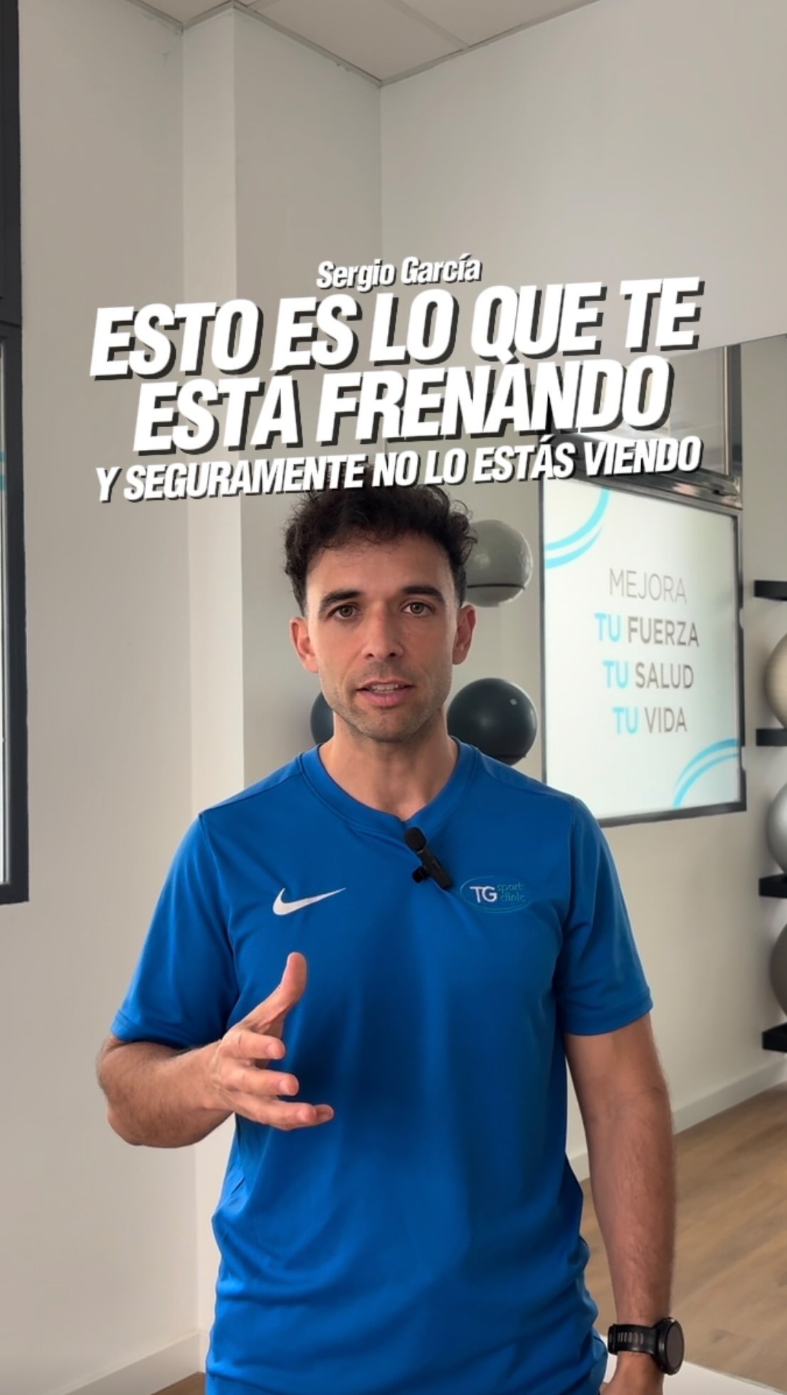 Esto es lo que te está frenando… y seguramente no lo estás viendo.
El dolor.
Pero no como piensas.
El problema no es el dolor en sí.El problema es todo lo que hay detrás de ese dolor.
Falta de control.Falta de fuerza.Falta de capacidad para tolerar ciertas cargas o movimientos.
El dolor no es la causa.Es el síntoma de que algo no está funcionando bien.
Y aquí está el error:centrarse solo en quitar el dolor…en lugar de entender de dónde viene.
Deja de perseguir el dolor.Empieza a trabajar la causa.
#fisioterapia #entrenamiento #pinardechamartin #rehab