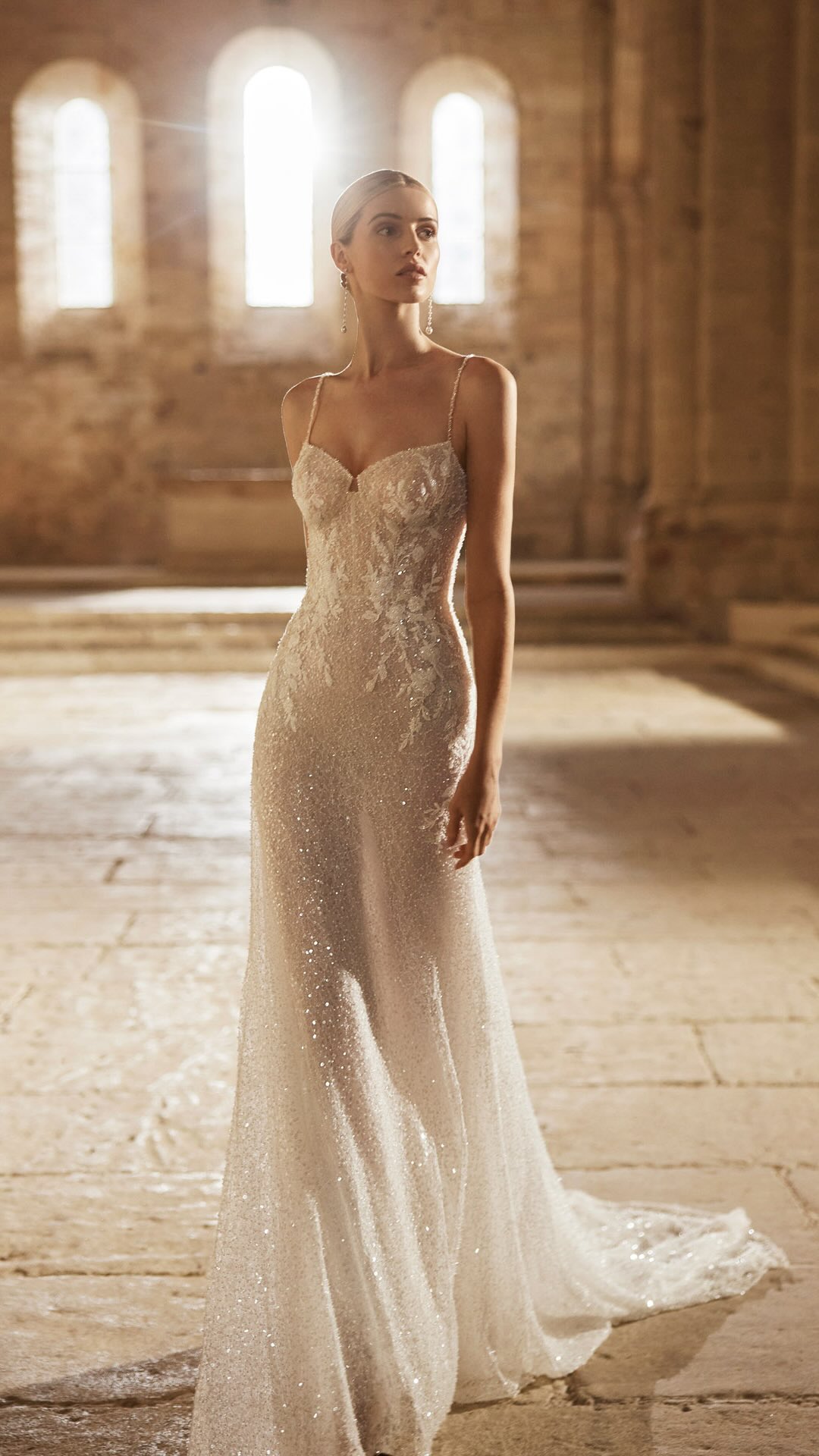 This beautiful newbie from Rosa Clara is on its way to the boutique, landing in just a few weeks 🤩
If you like sparkle and lace (and also something a little bit different) then this is for you 🖤
Book your appointment now to be amongst the first to try her on 💫
#rosaclara #newarrivals #engaged #bridal #bridalinspo